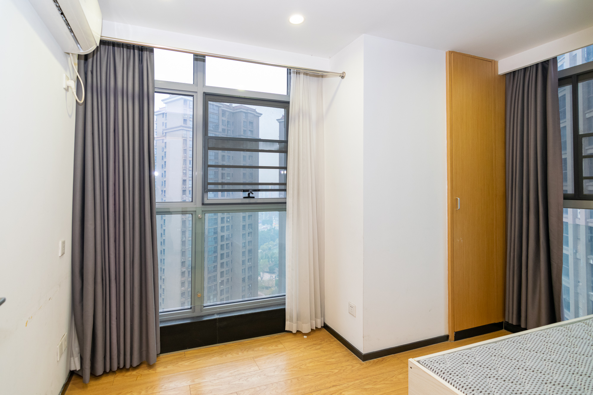 紫鑫御湖湾  1室1厅0卫    34.0万卧室