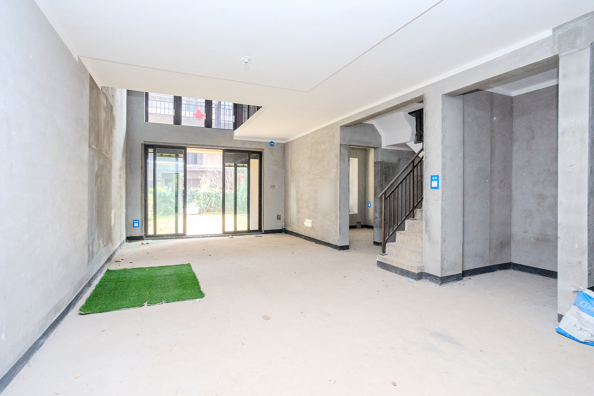 时代建发和著  5室2厅2卫    450.0万客厅