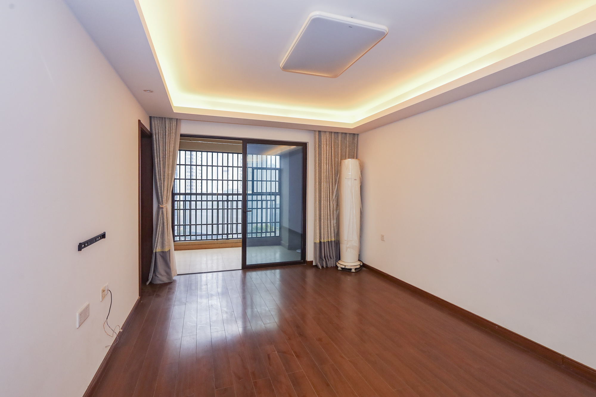 万科里金域滨江  3室2厅1卫    155.0万 万科里金域滨江  3室2厅1卫    155.0万客厅