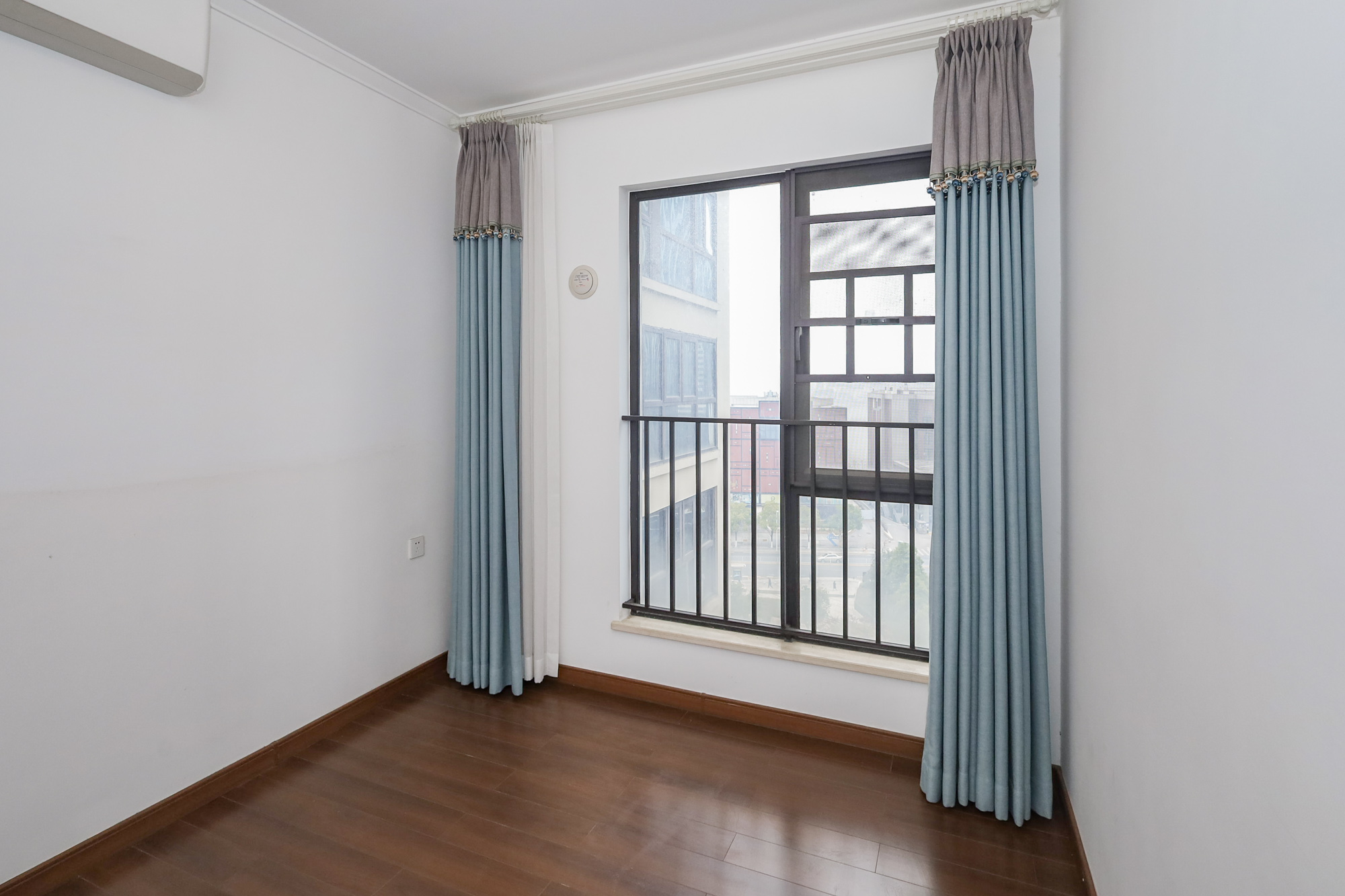 万科里金域滨江  3室2厅1卫    155.0万 万科里金域滨江  3室2厅1卫    155.0万卧室