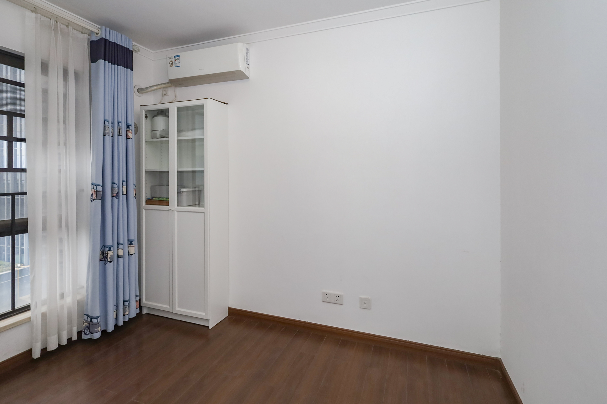 万科里金域滨江  3室2厅1卫    155.0万 万科里金域滨江  3室2厅1卫    155.0万卧室