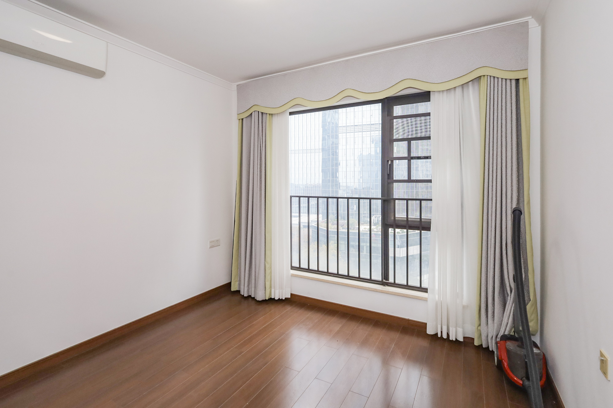 万科里金域滨江  3室2厅1卫    155.0万 万科里金域滨江  3室2厅1卫    155.0万卧室