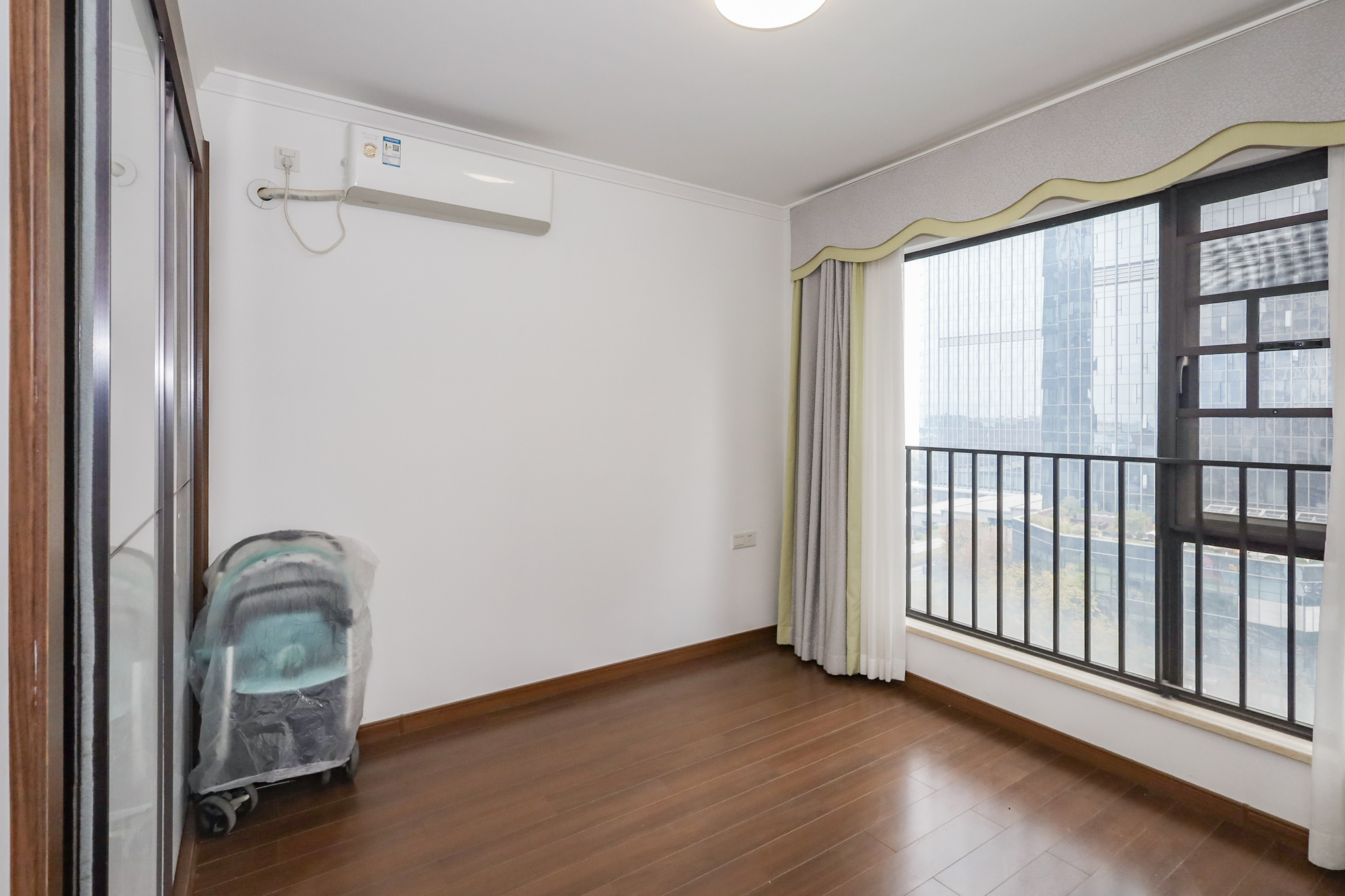 万科里金域滨江  3室2厅1卫    155.0万 万科里金域滨江  3室2厅1卫    155.0万卧室