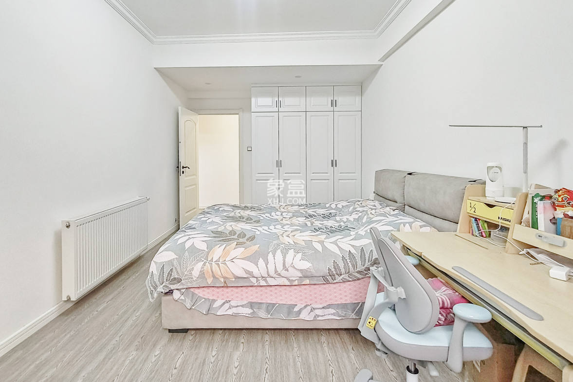 八方小区D区  4室2厅2卫    425.0万 八方小区D区  4室2厅2卫    425.0万卧室