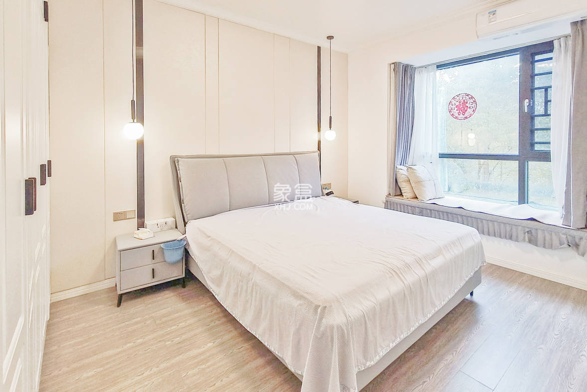 八方小区D区  4室2厅2卫    425.0万 八方小区D区  4室2厅2卫    425.0万卧室