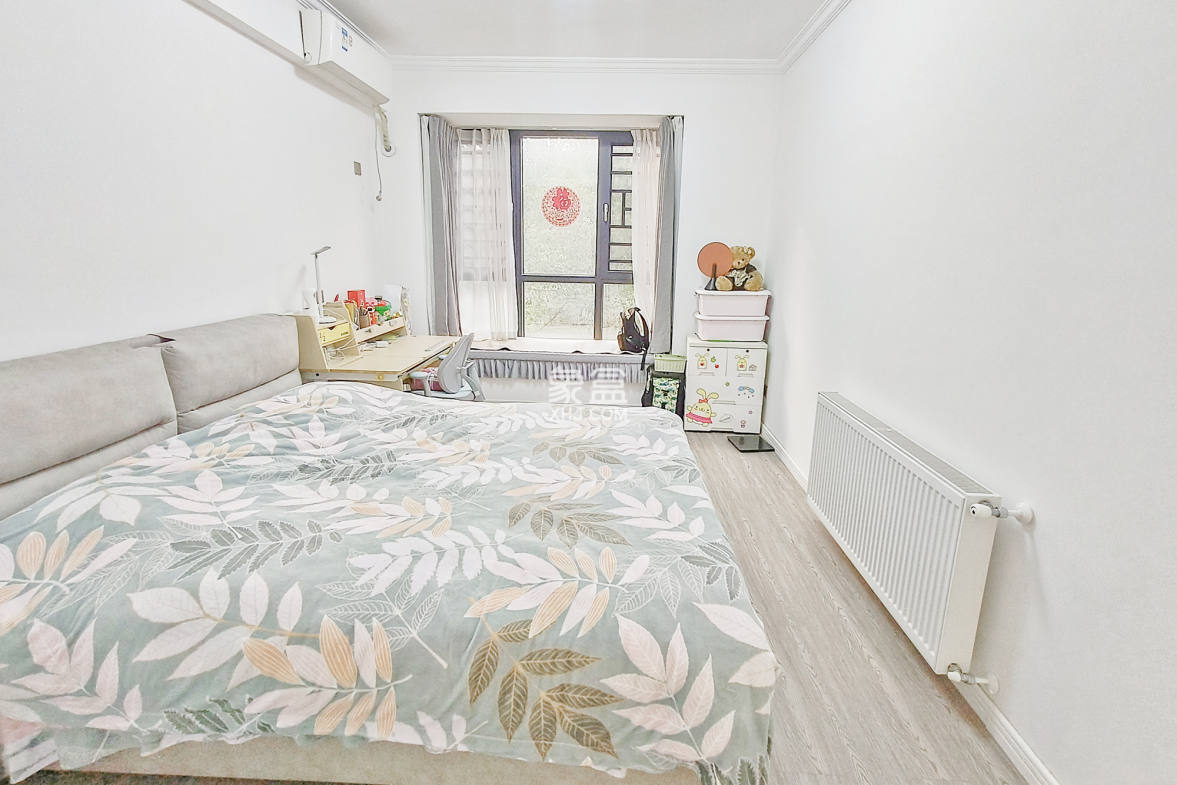 八方小区D区  4室2厅2卫    425.0万 八方小区D区  4室2厅2卫    425.0万卧室