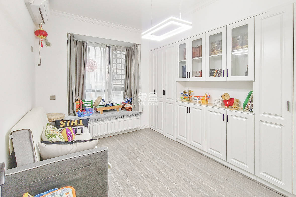 八方小区D区  4室2厅2卫    425.0万 八方小区D区  4室2厅2卫    425.0万卧室