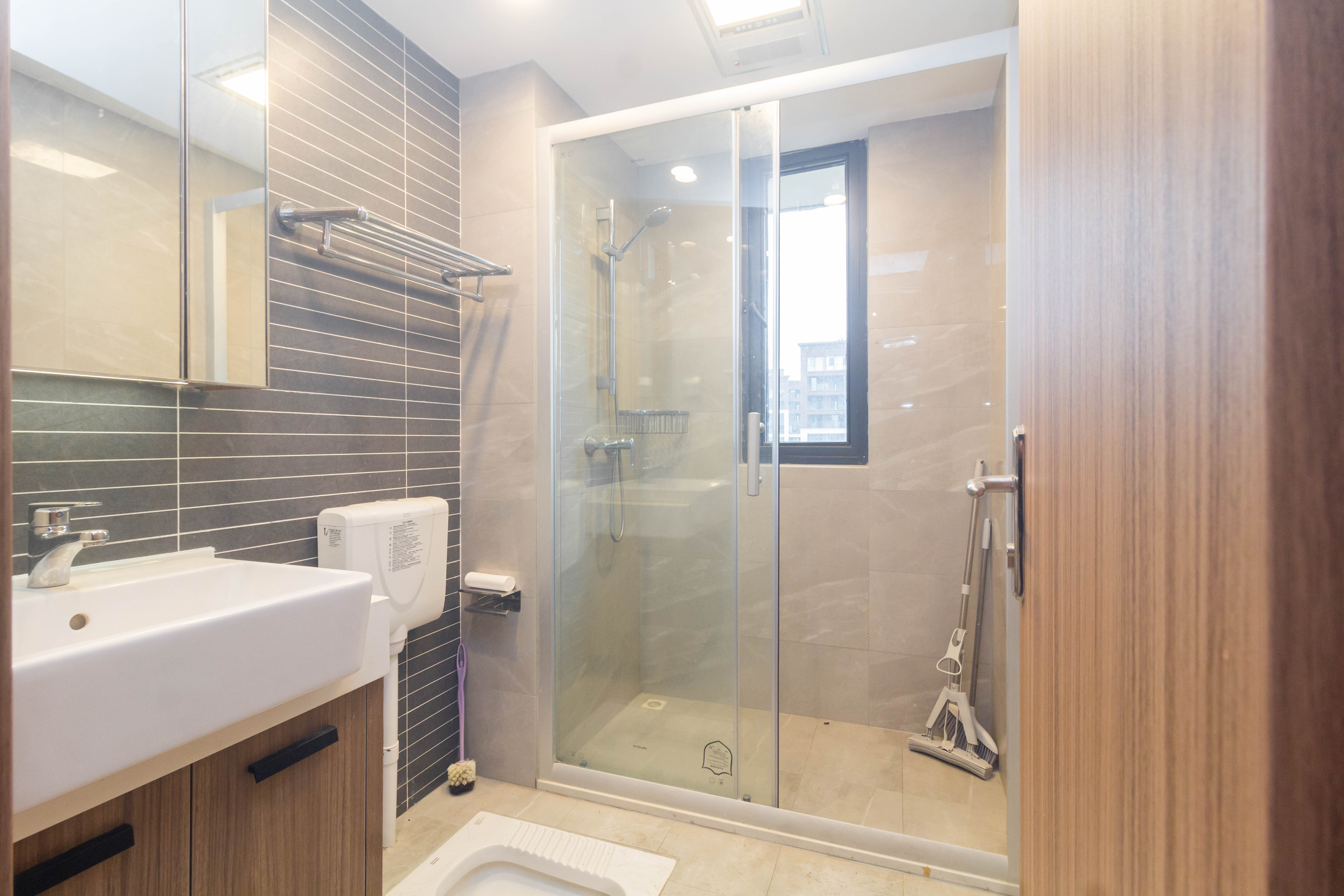 华远碧桂园海蓝城 3室2厅1卫 104.0万 华远碧桂园海蓝城 3室2厅1卫 104.0万卫生间