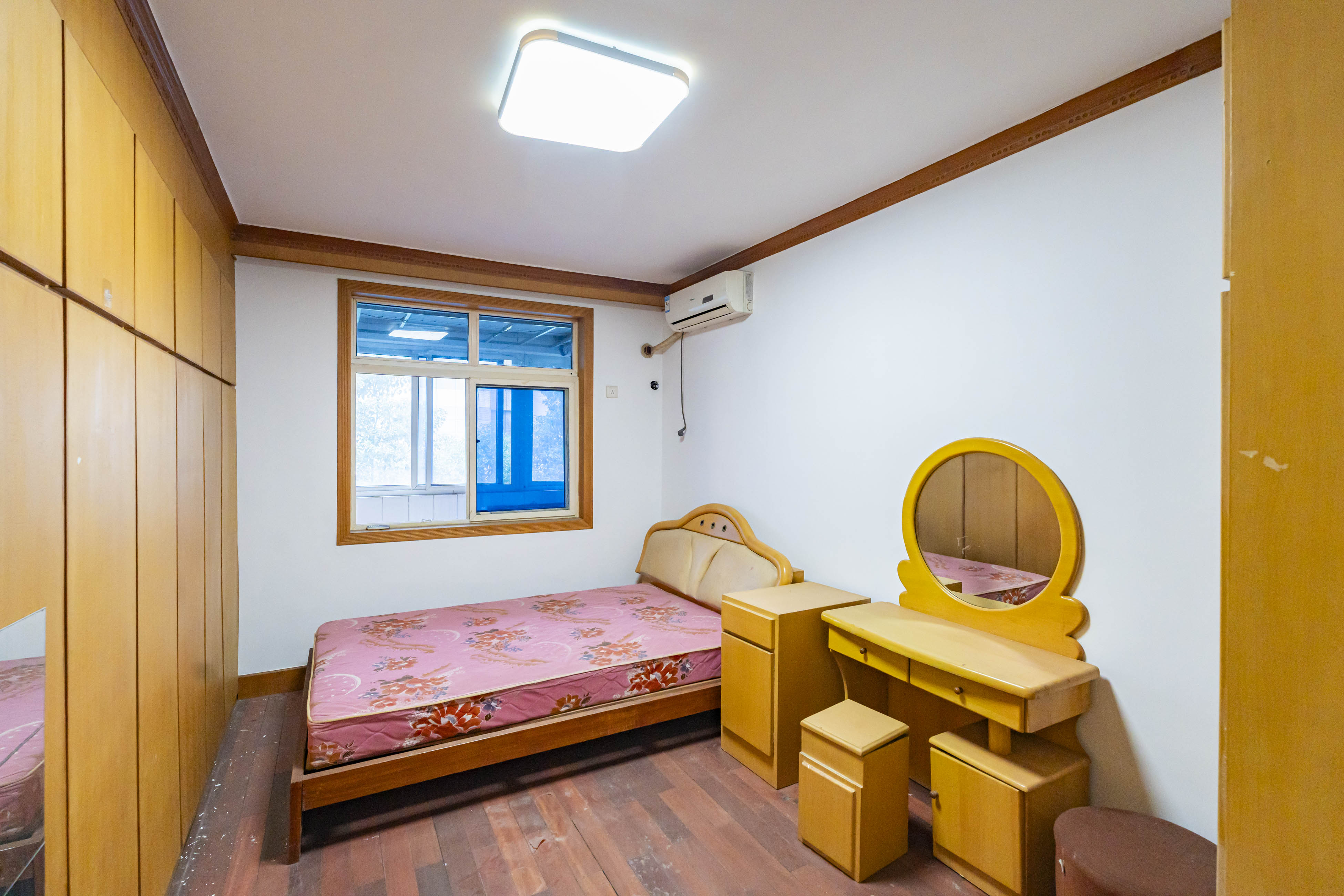 开福区私房散盘 3室2厅2卫 96.0万 开福区私房散盘 3室2厅2卫 96.0万卧室