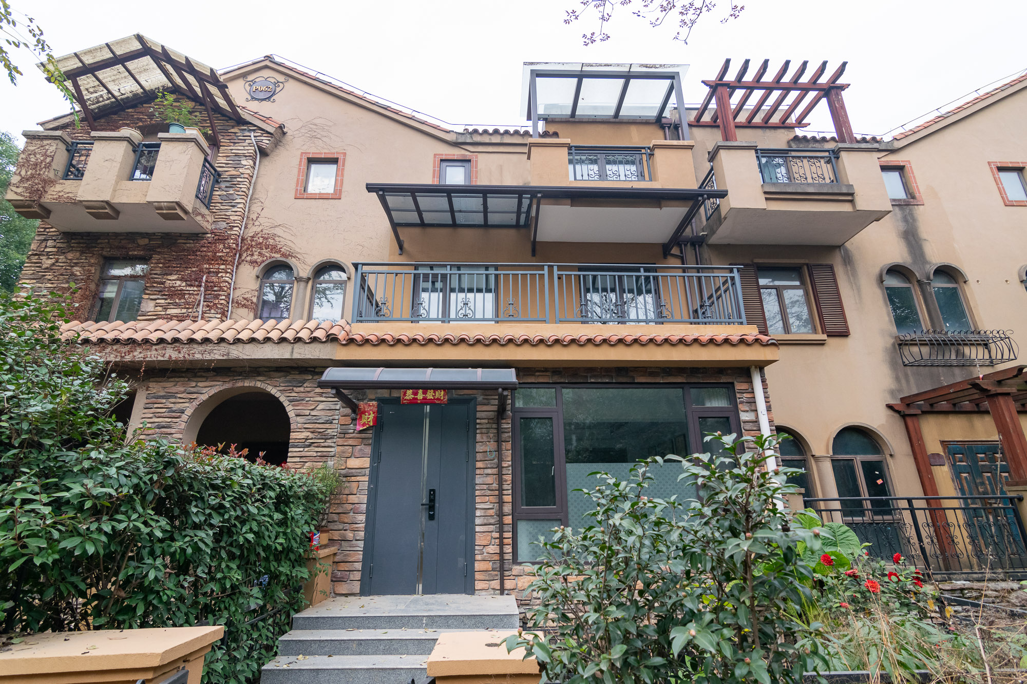 裕田奥莱小镇  4室3厅3卫    300.0万 裕田奥莱小镇  4室3厅3卫    300.0万其他