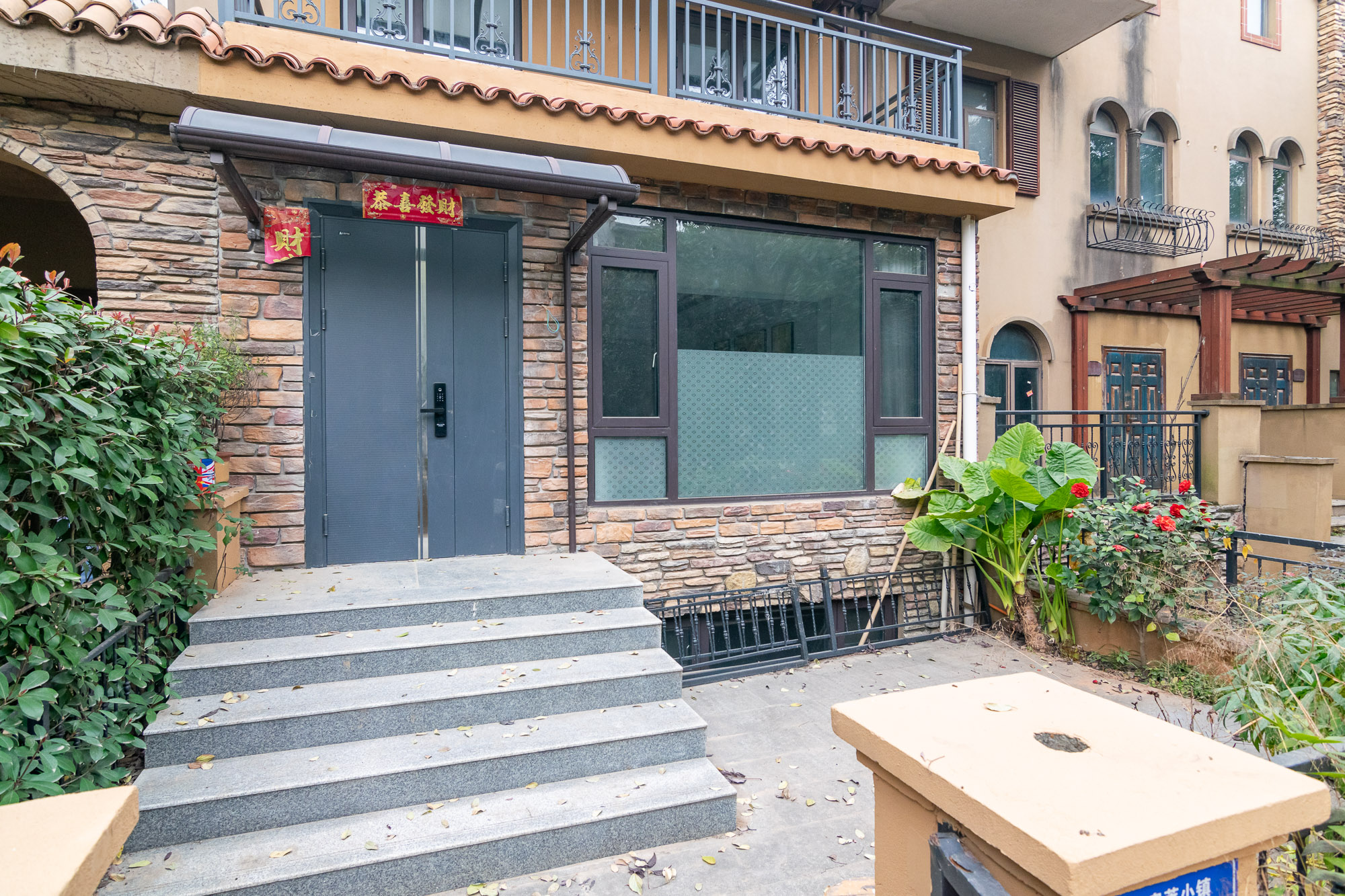 裕田奥莱小镇  4室3厅3卫    300.0万 裕田奥莱小镇  4室3厅3卫    300.0万其他