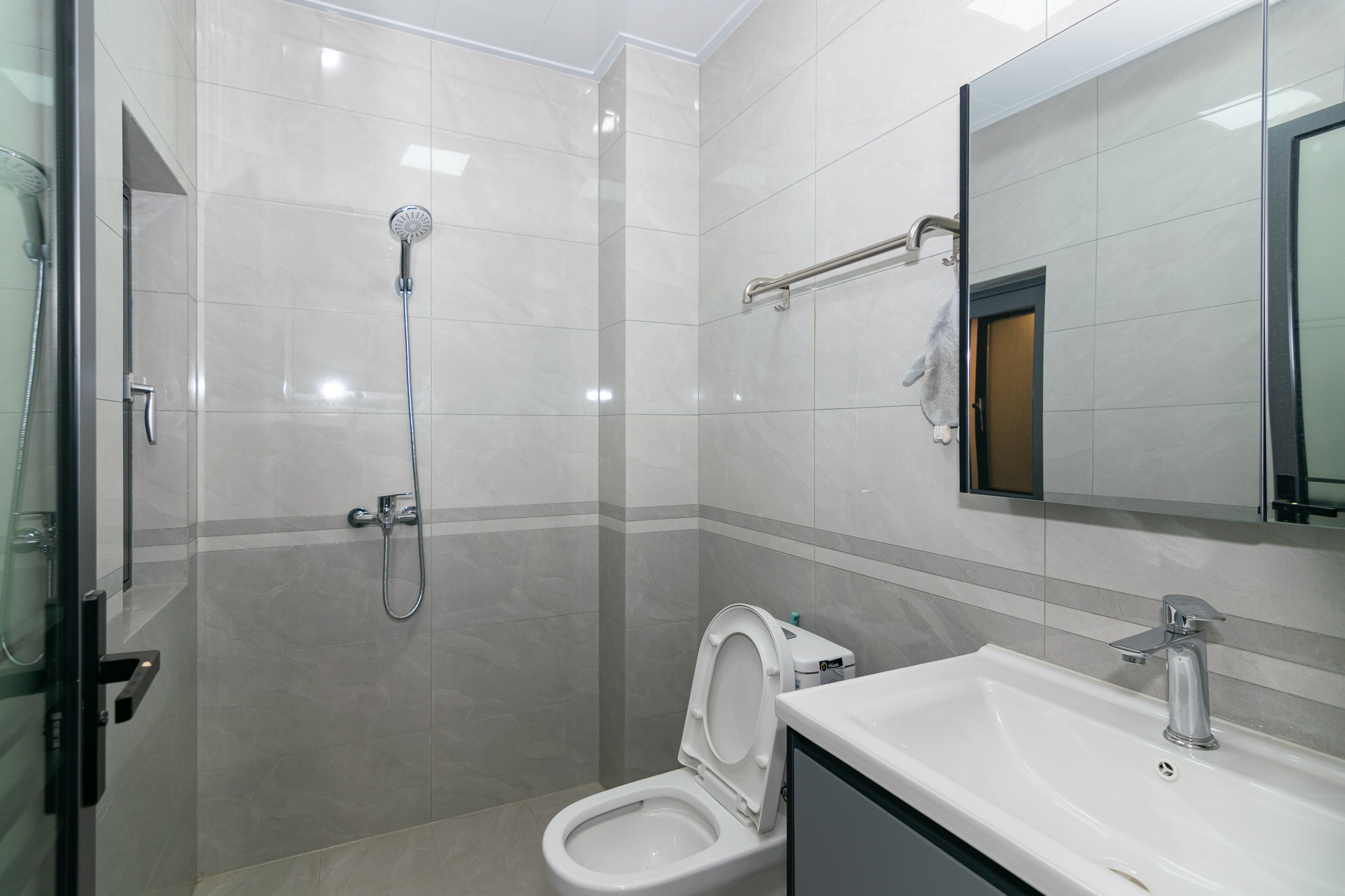 裕田奥莱小镇  4室3厅3卫    300.0万 裕田奥莱小镇  4室3厅3卫    300.0万卫生间