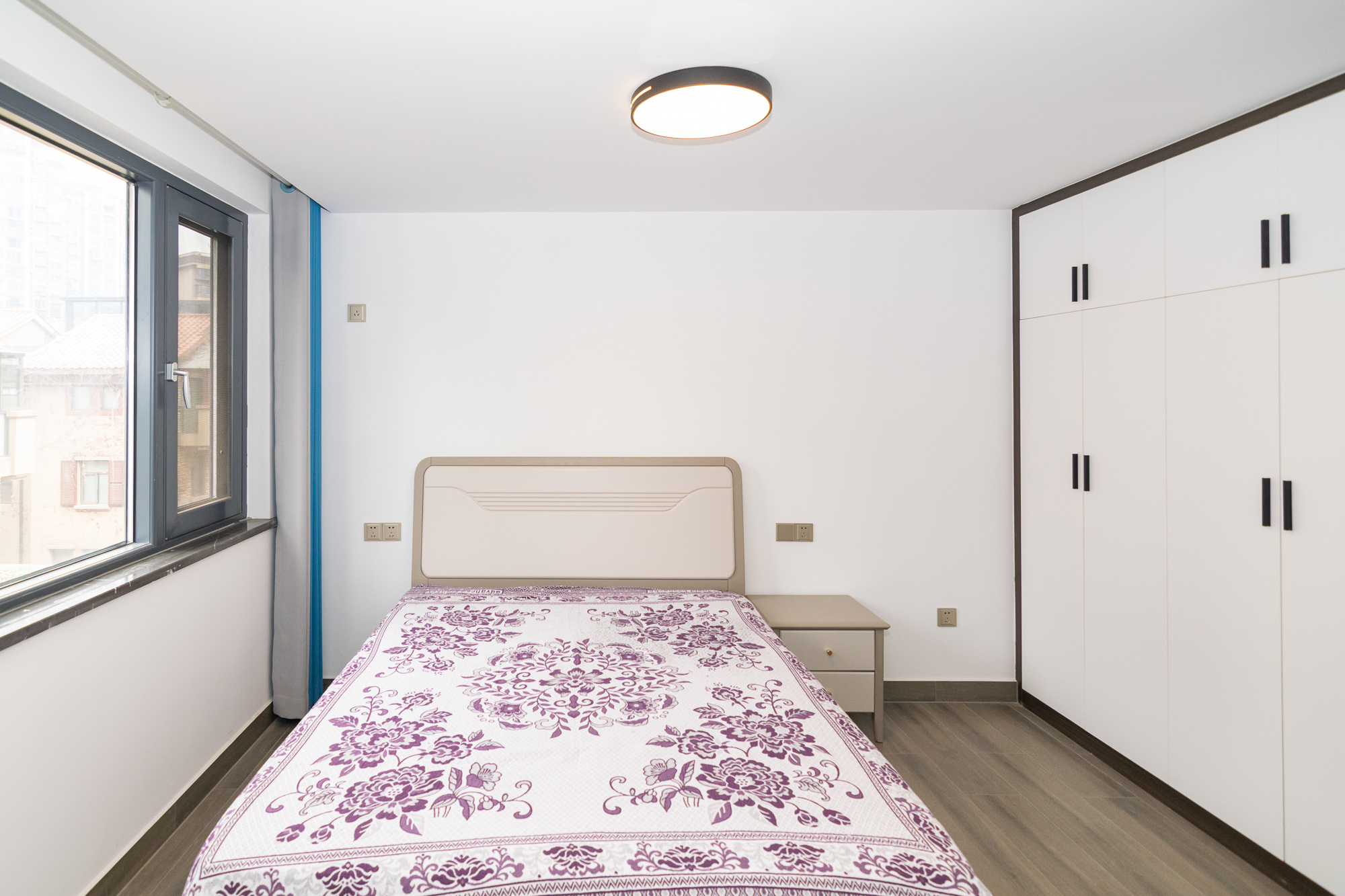 裕田奥莱小镇  4室3厅3卫    300.0万 裕田奥莱小镇  4室3厅3卫    300.0万卧室