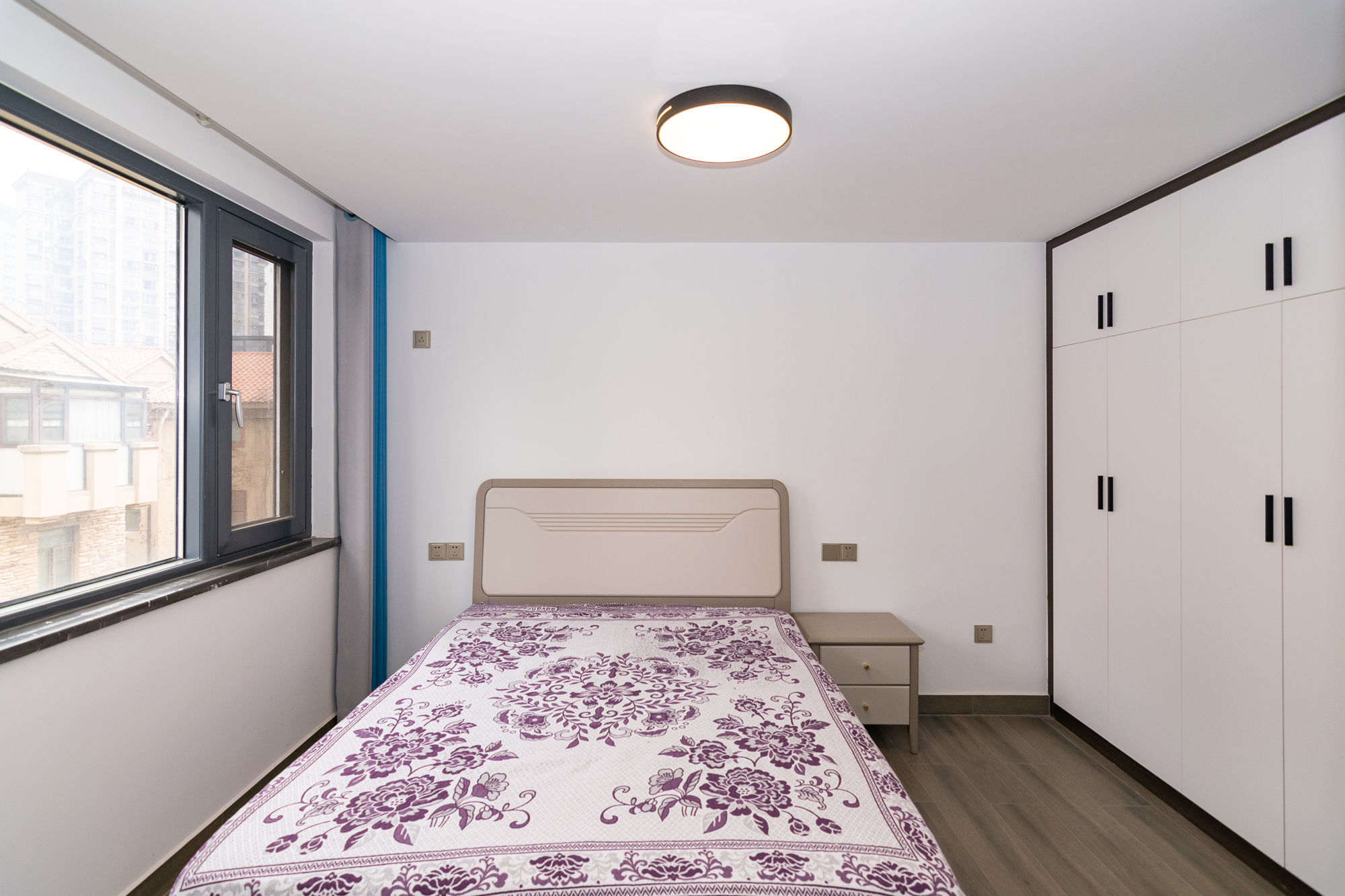 裕田奥莱小镇  4室3厅3卫    300.0万 裕田奥莱小镇  4室3厅3卫    300.0万卧室