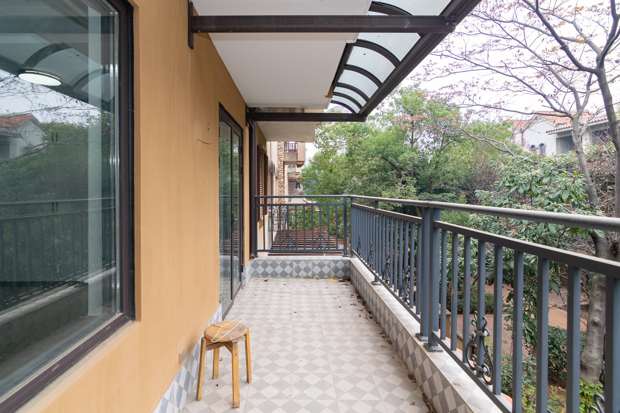 裕田奥莱小镇  4室3厅3卫    300.0万 裕田奥莱小镇  4室3厅3卫    300.0万阳台