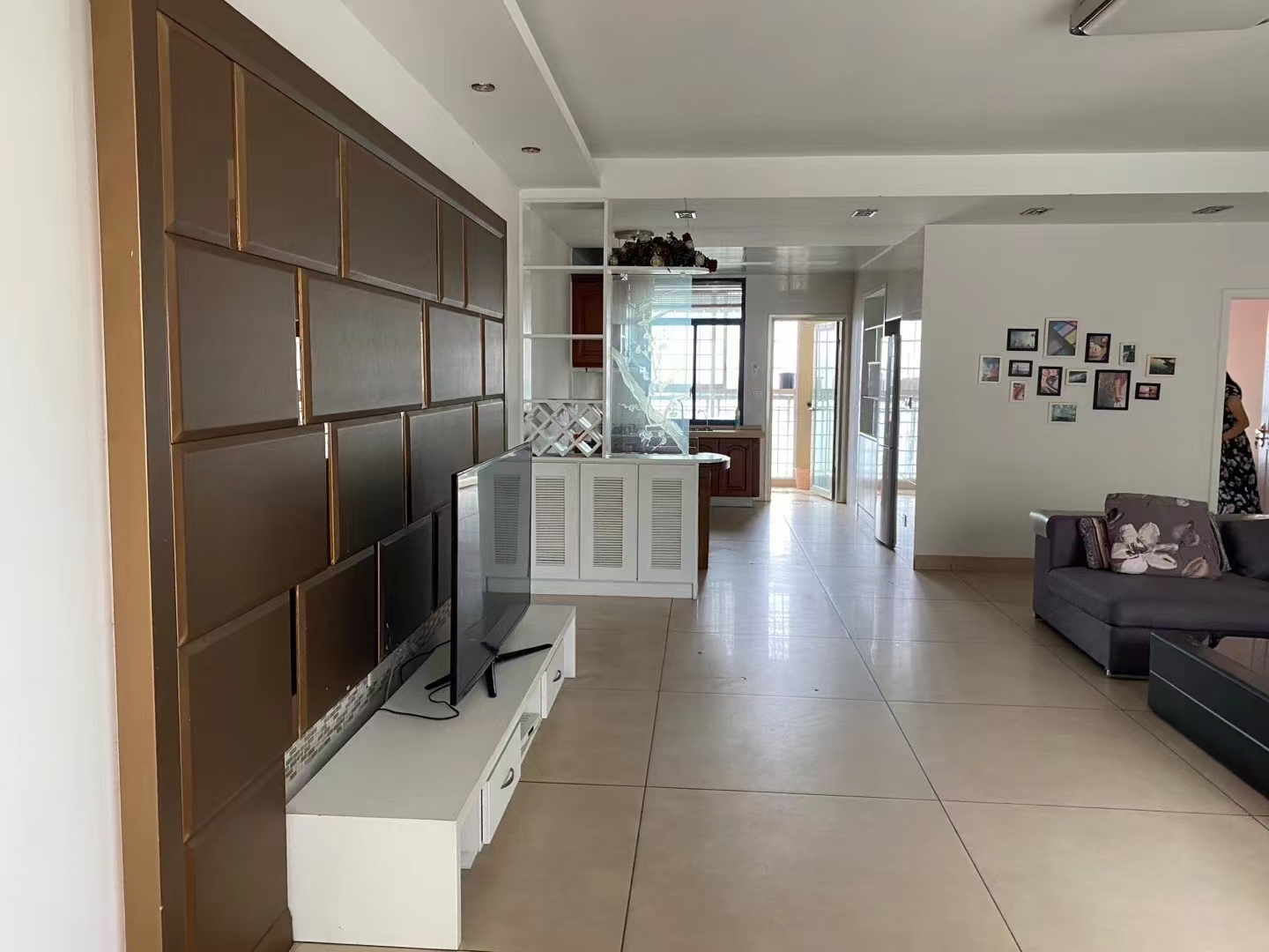 龙洲汇龙苑 3室2厅2卫 1800.0元/月 龙洲汇龙苑 3室2厅2卫 1800.0元/月室内图