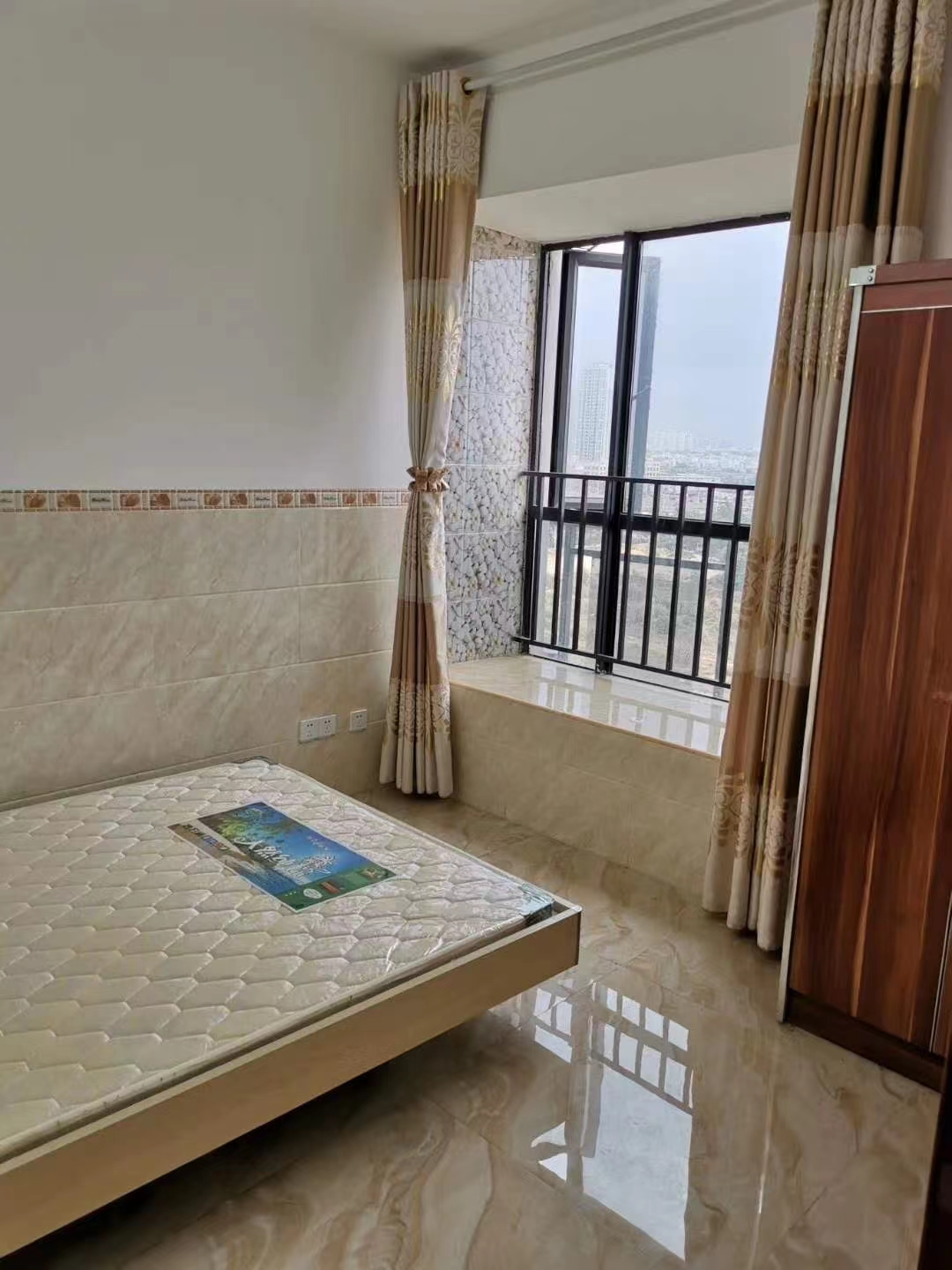 东汇西海岸 4室2厅2卫 3100.0元/月 东汇西海岸 4室2厅2卫 3100.0元/月室内图