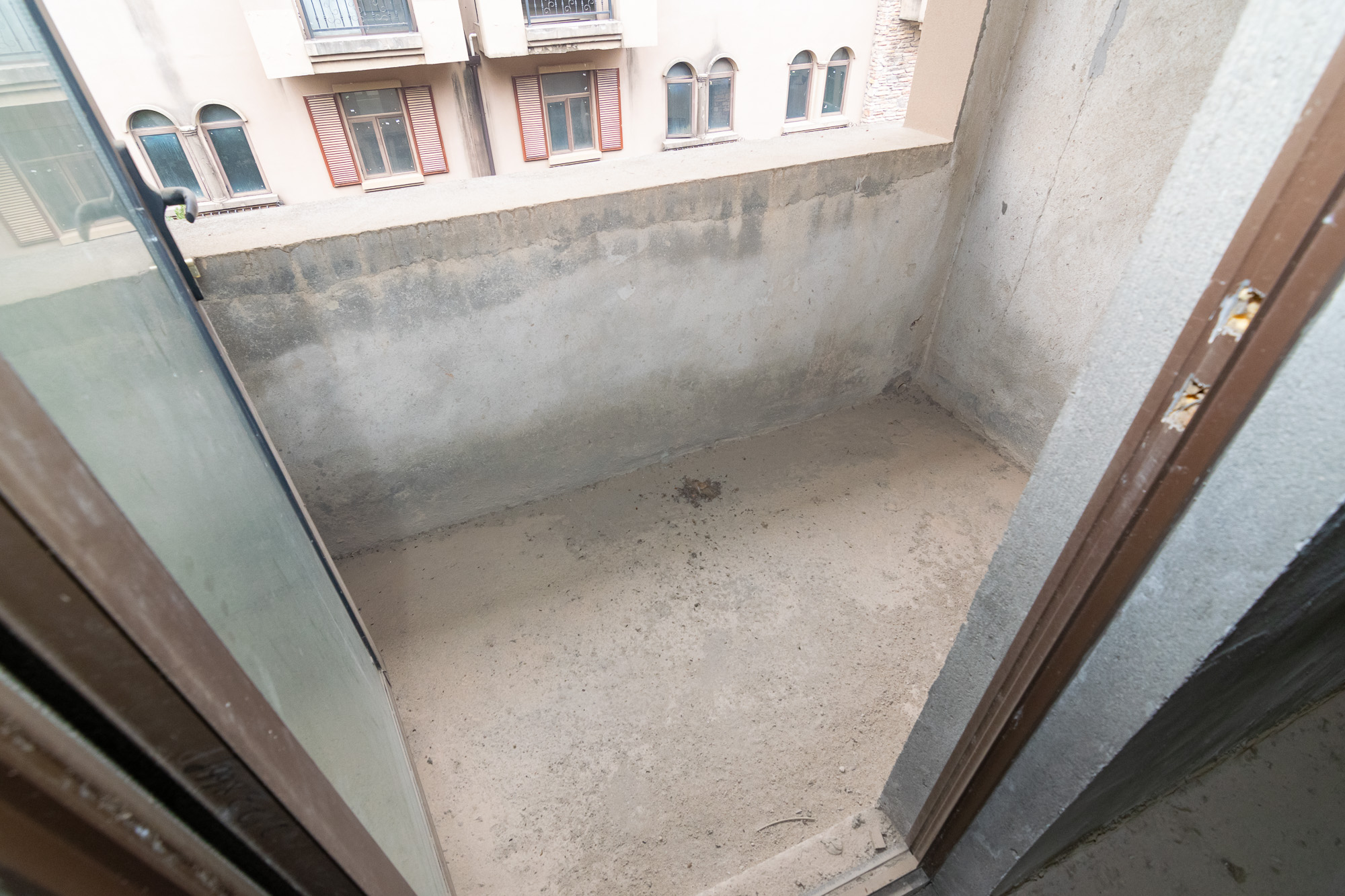 裕田奥莱小镇  7室1厅3卫    188.0万 裕田奥莱小镇  7室1厅3卫    188.0万阳台