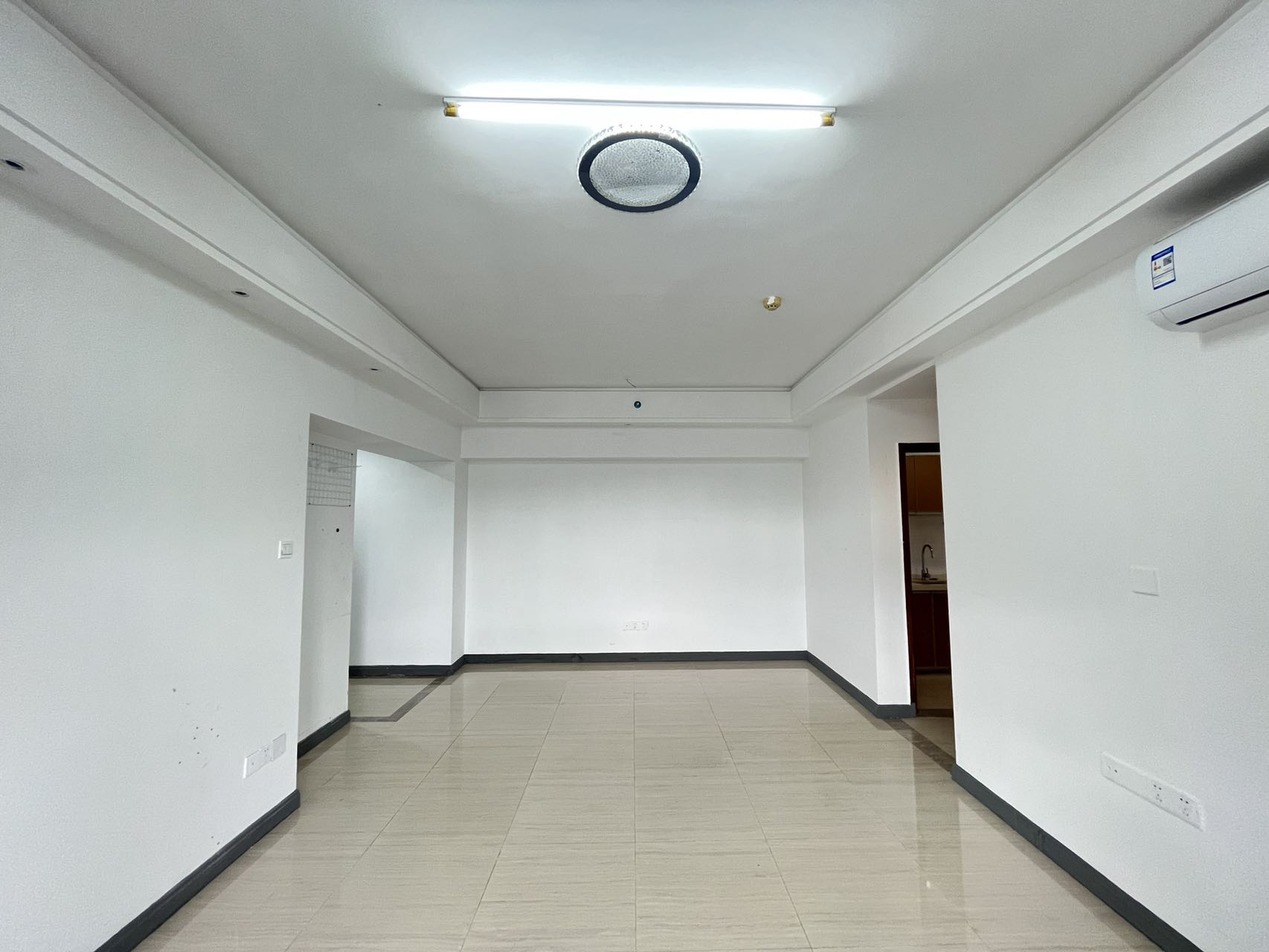 望海国际广场 1室1厅1卫 2200.0元/月 望海国际广场 1室1厅1卫 2200.0元/月室内图