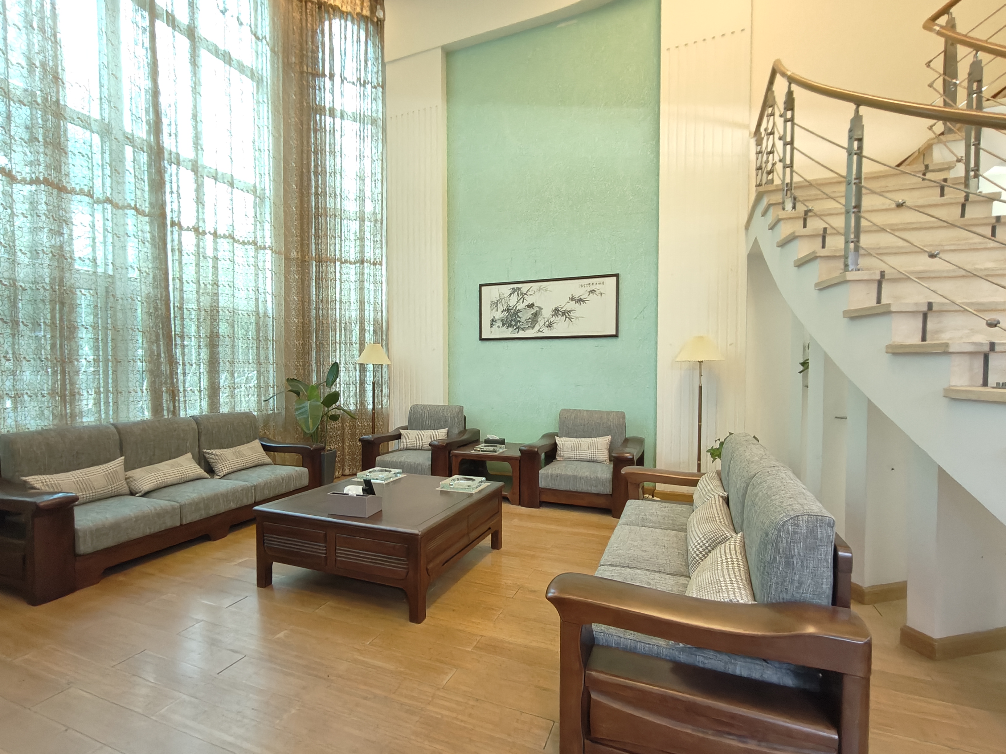 珠江花园  6室2厅3卫    284.0万 珠江花园  6室2厅3卫    284.0万室内图