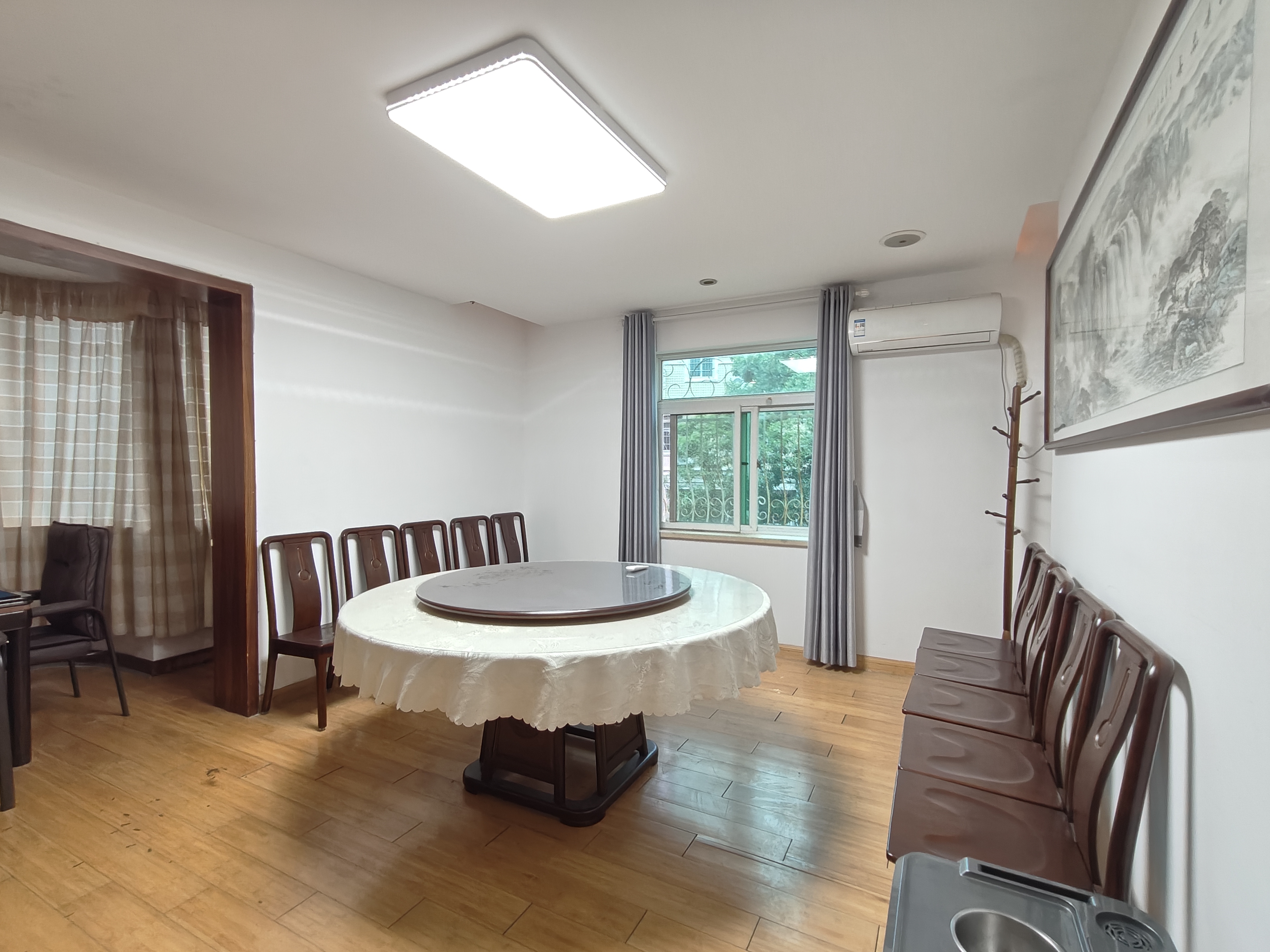 珠江花园  6室2厅3卫    284.0万 珠江花园  6室2厅3卫    284.0万室内图