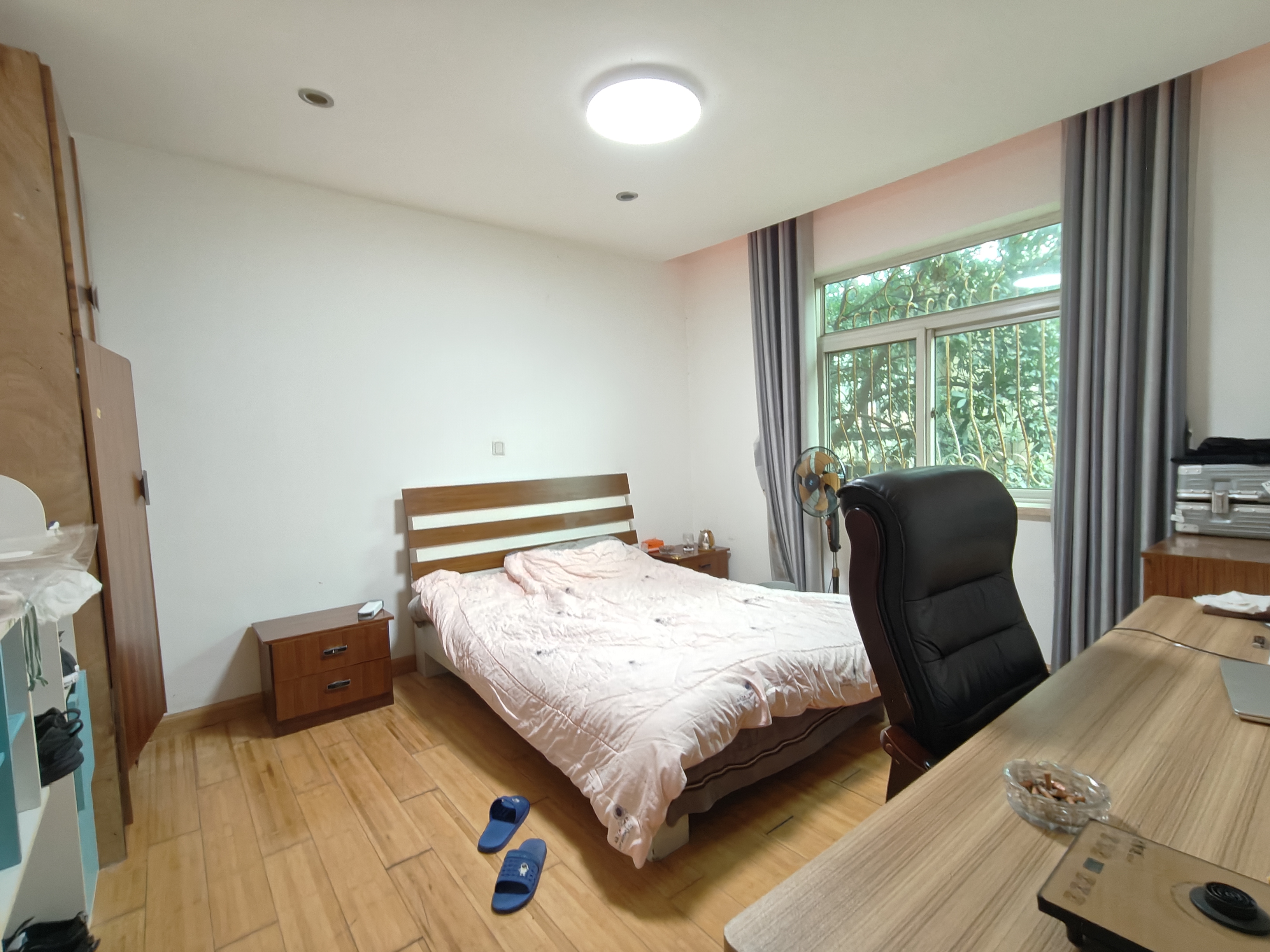 珠江花园  6室2厅3卫    284.0万 珠江花园  6室2厅3卫    284.0万室内图