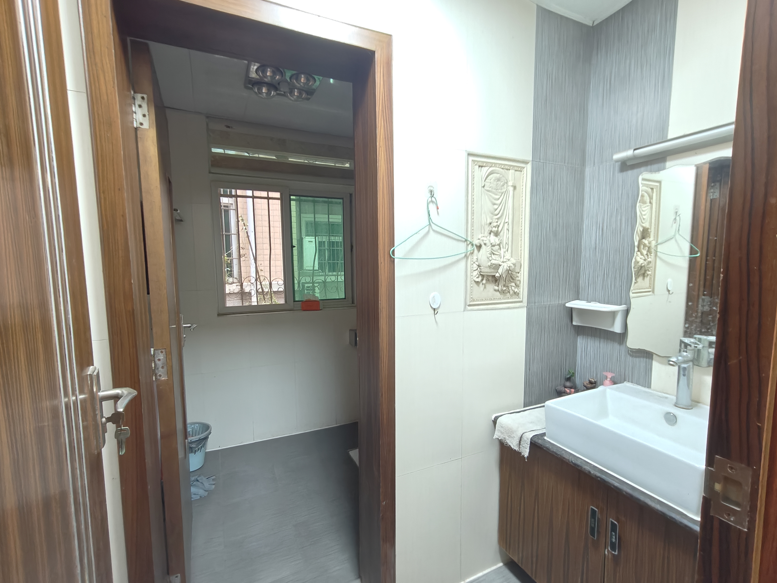 珠江花园  6室2厅3卫    284.0万 珠江花园  6室2厅3卫    284.0万室内图