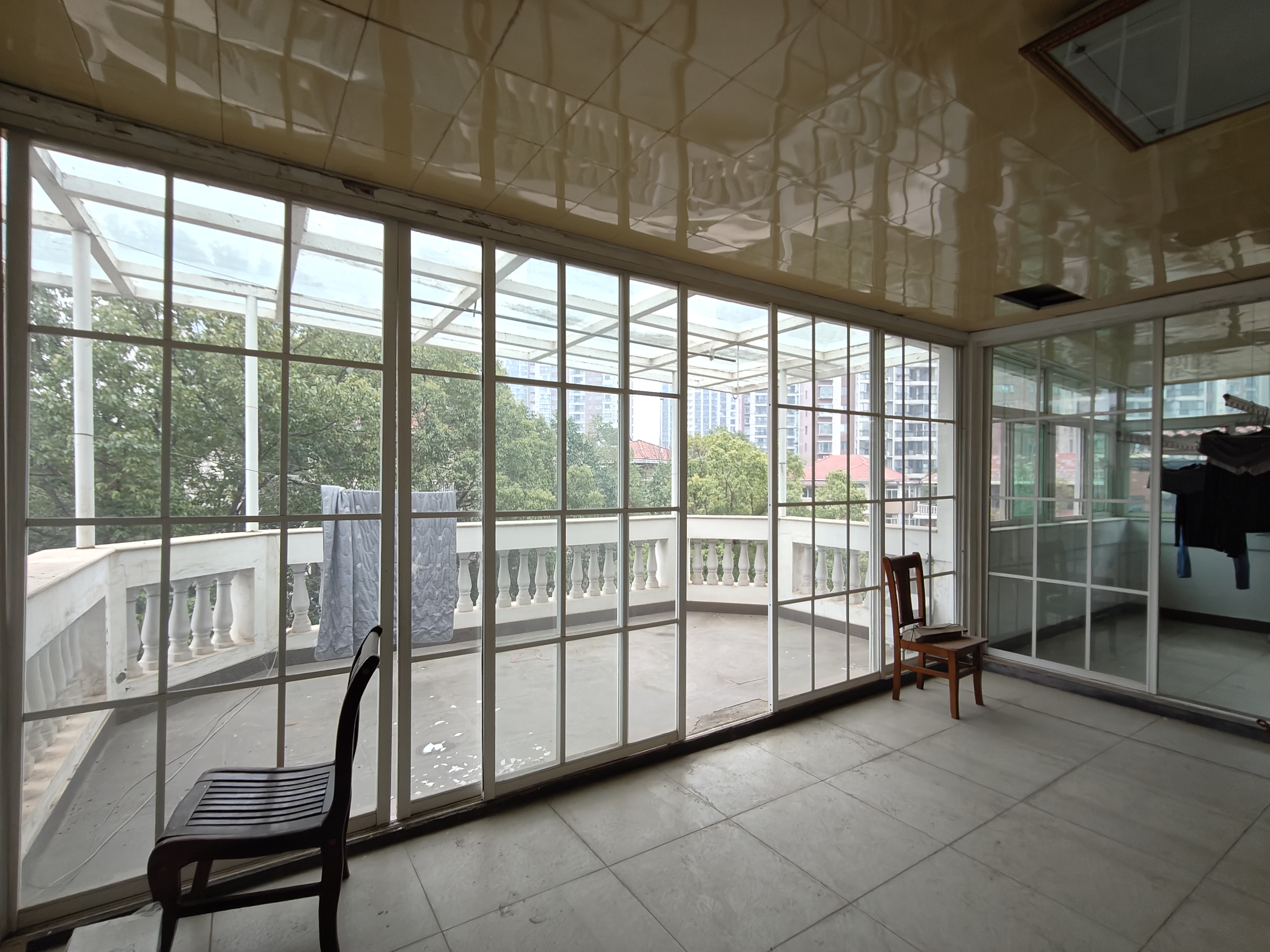 珠江花园  6室2厅3卫    284.0万 珠江花园  6室2厅3卫    284.0万室内图