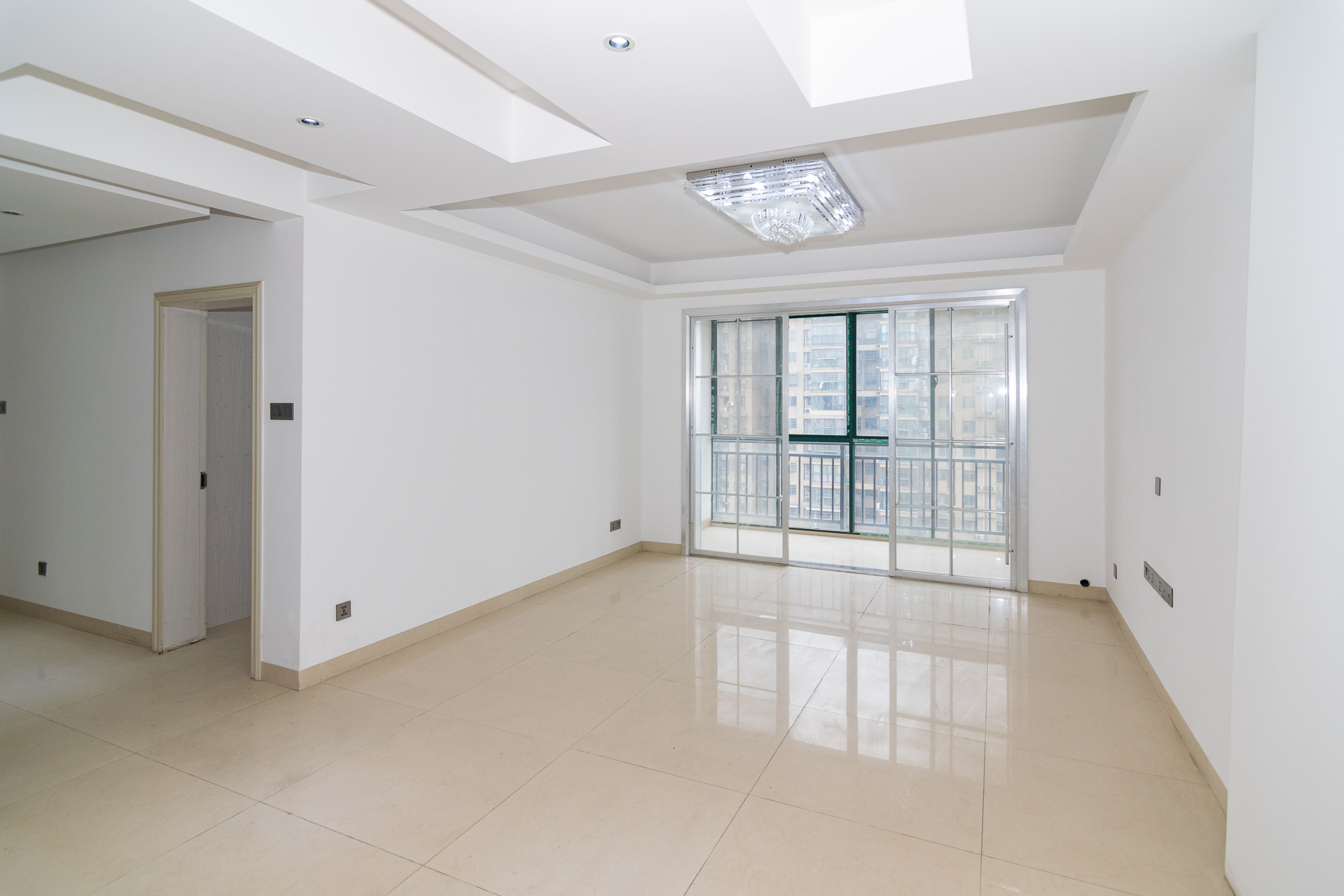 瑞凯景城苑(一、二期) 3室2厅2卫 53.0万 瑞凯景城苑(一、二期) 3室2厅2卫 53.0万客厅