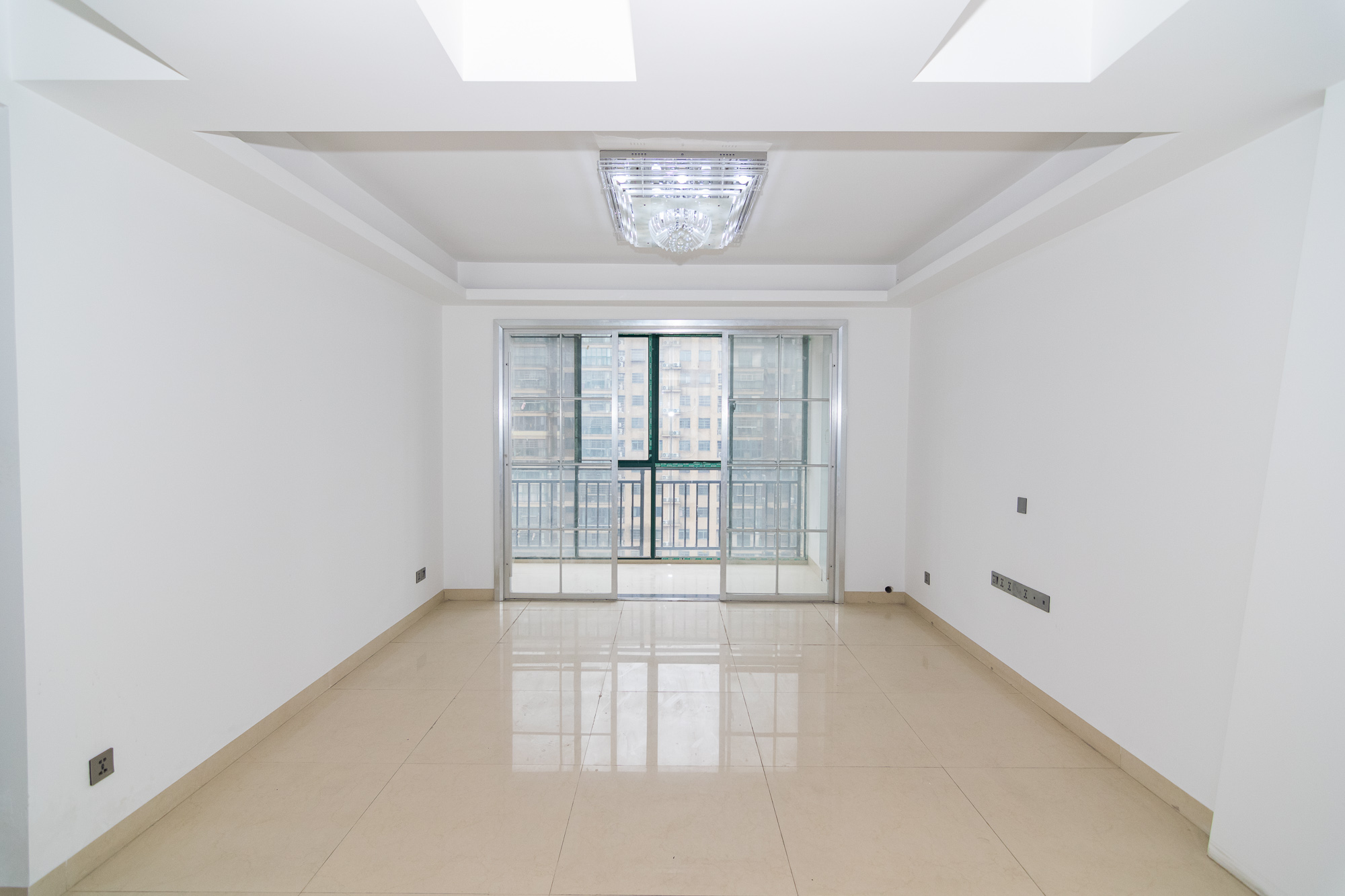 瑞凯景城苑(一、二期) 3室2厅2卫 53.0万 瑞凯景城苑(一、二期) 3室2厅2卫 53.0万客厅