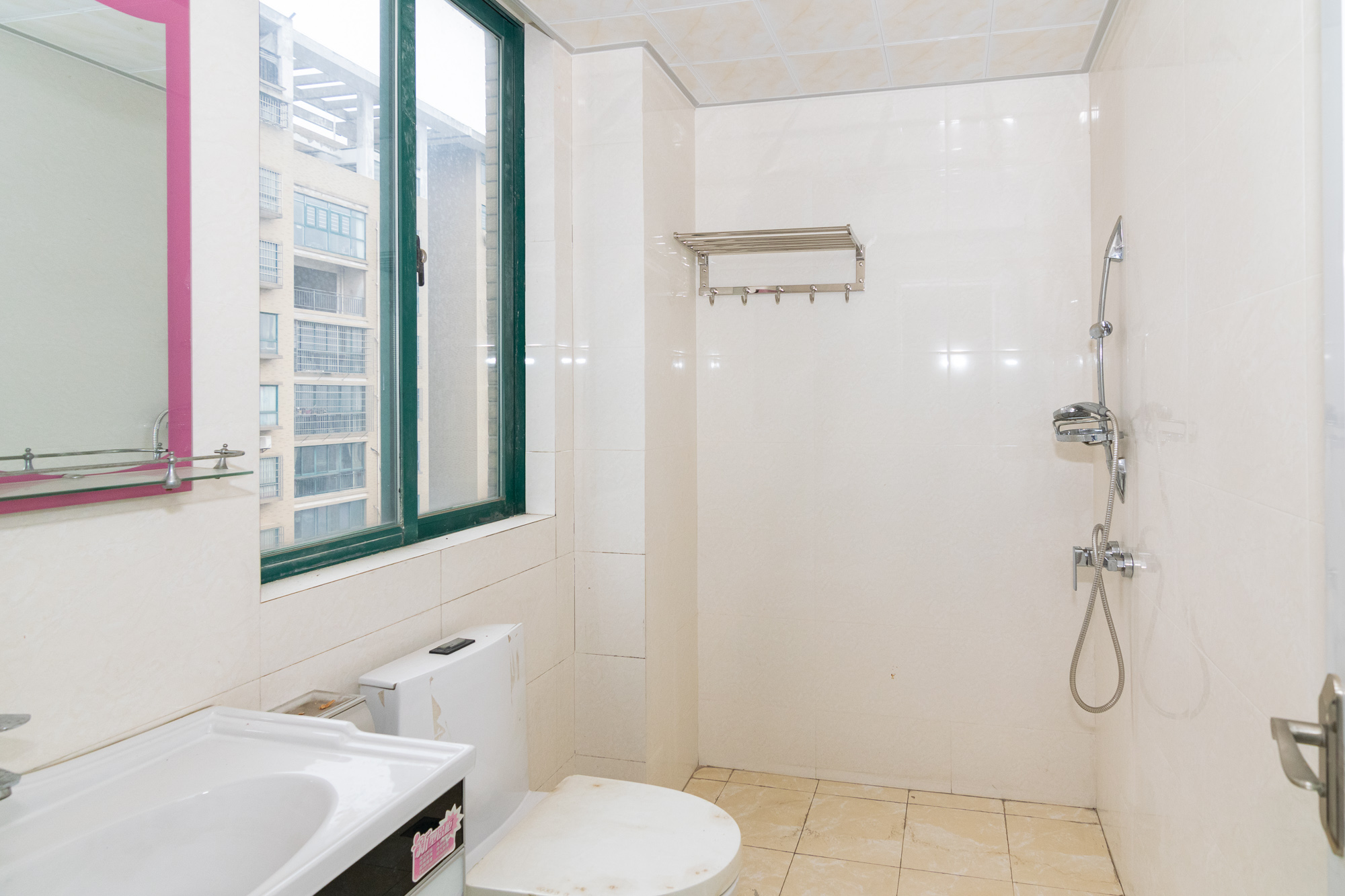 瑞凯景城苑(一、二期) 3室2厅2卫 53.0万 瑞凯景城苑(一、二期) 3室2厅2卫 53.0万卫生间