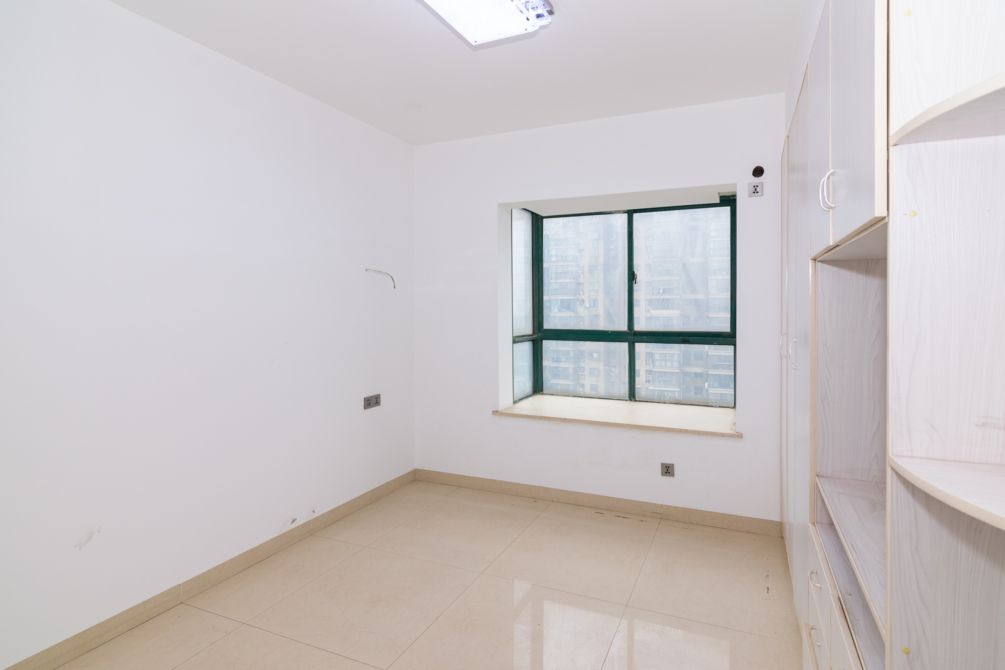 瑞凯景城苑(一、二期) 3室2厅2卫 53.0万 瑞凯景城苑(一、二期) 3室2厅2卫 53.0万卧室