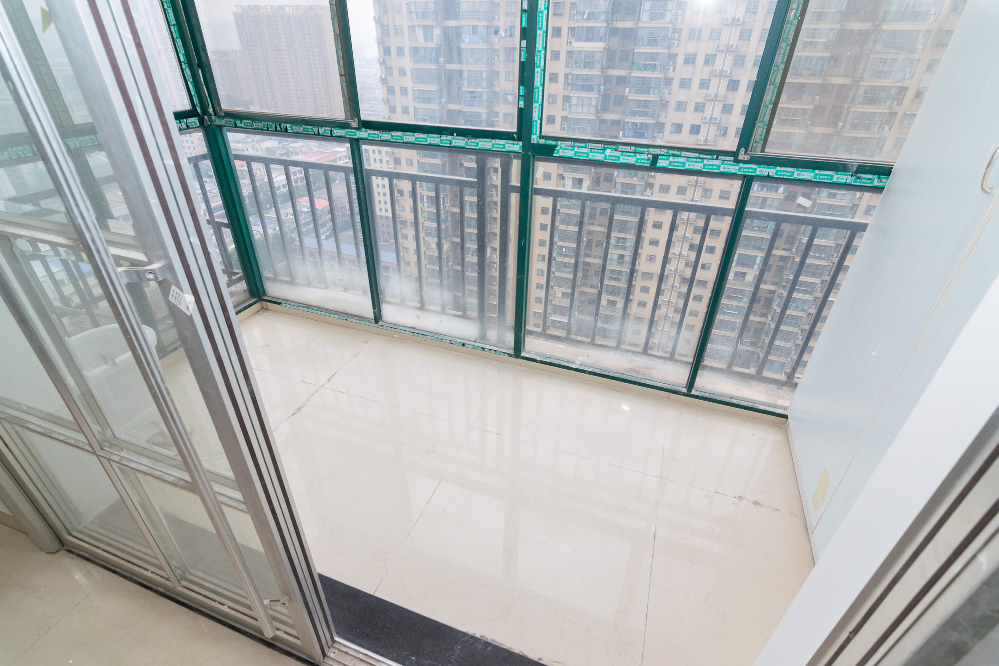 瑞凯景城苑(一、二期) 3室2厅2卫 53.0万 瑞凯景城苑(一、二期) 3室2厅2卫 53.0万阳台