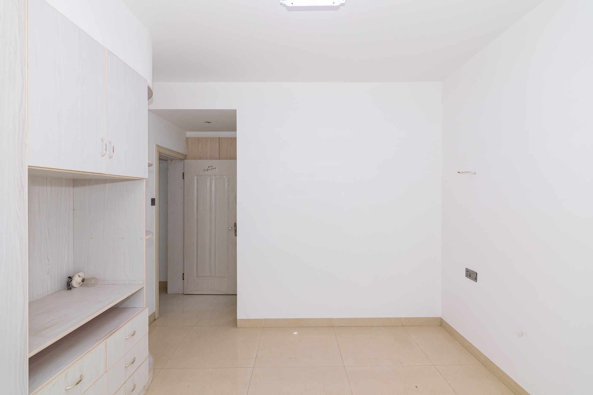 瑞凯景城苑(一、二期) 3室2厅2卫 53.0万 瑞凯景城苑(一、二期) 3室2厅2卫 53.0万卧室