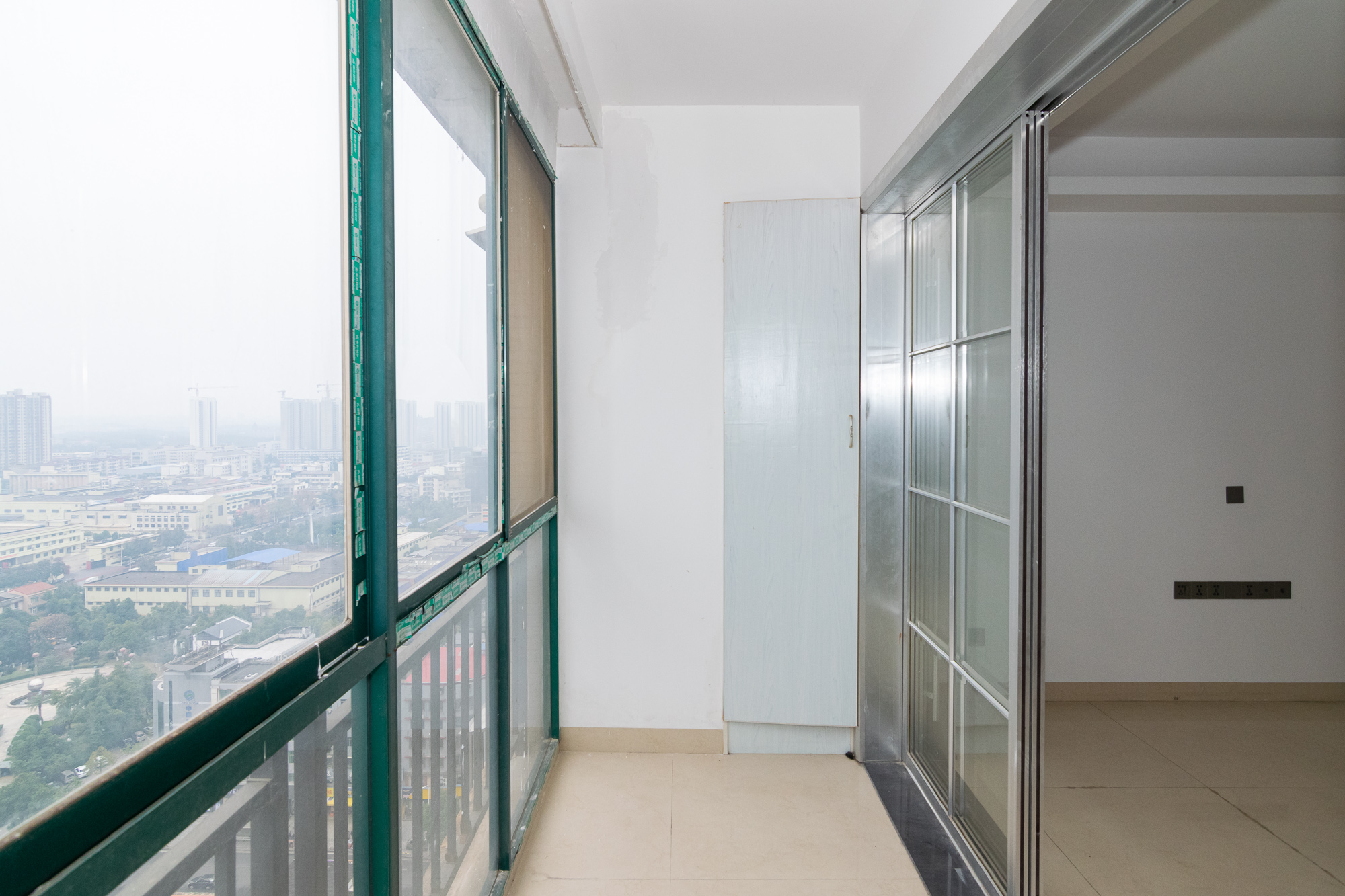 瑞凯景城苑(一、二期) 3室2厅2卫 53.0万 瑞凯景城苑(一、二期) 3室2厅2卫 53.0万阳台