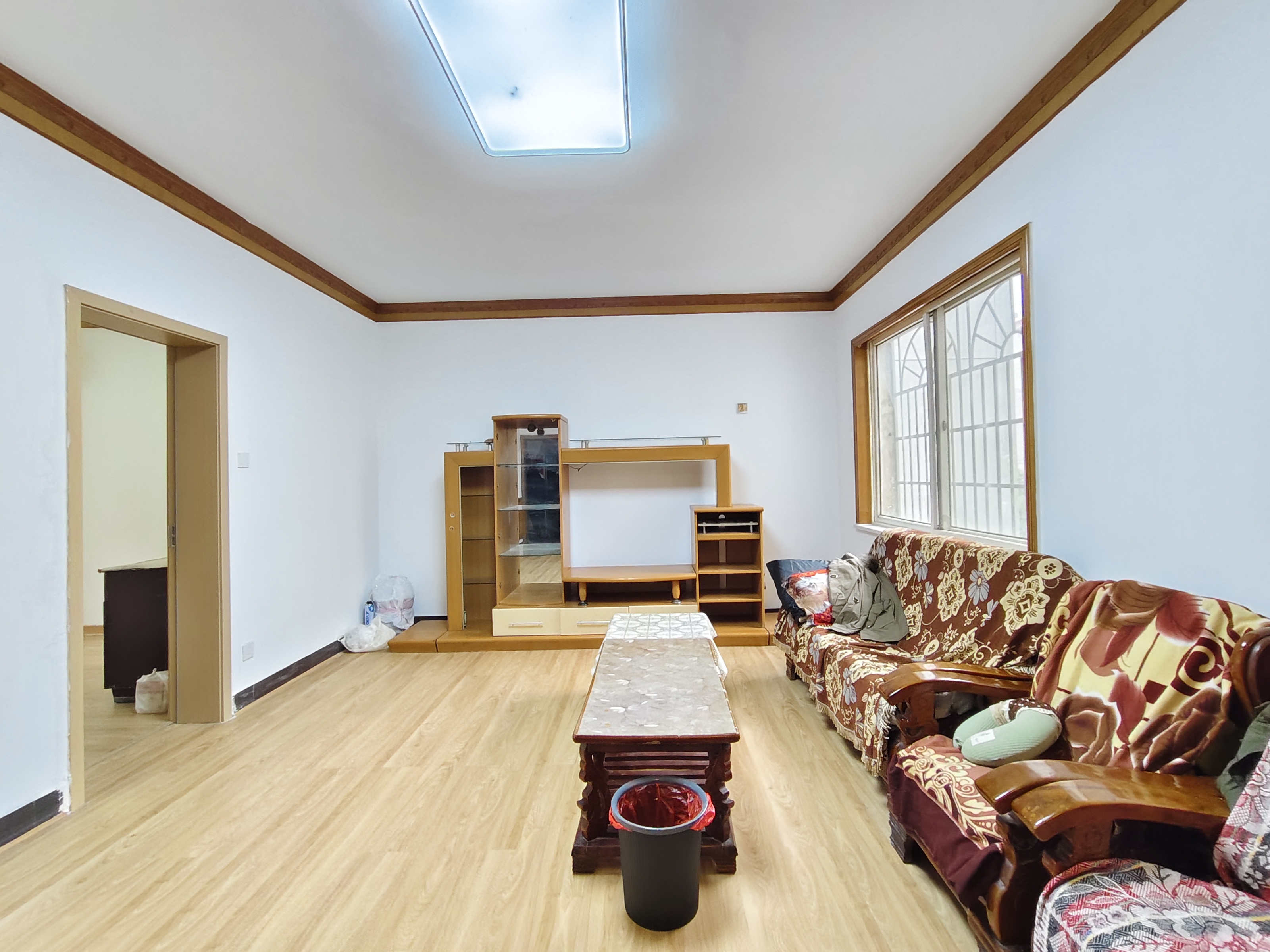 新桥小区  2室2厅1卫   1800.00元/月