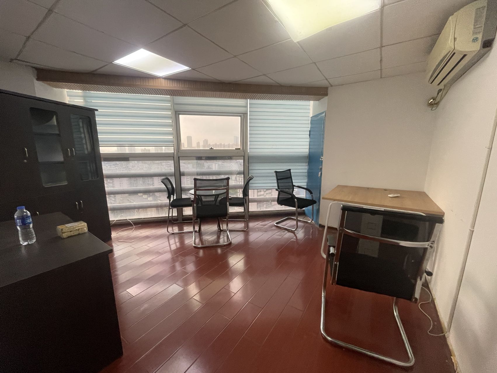 城市快线（新建大厦）  5室2厅2卫   10000.00元/月室内图