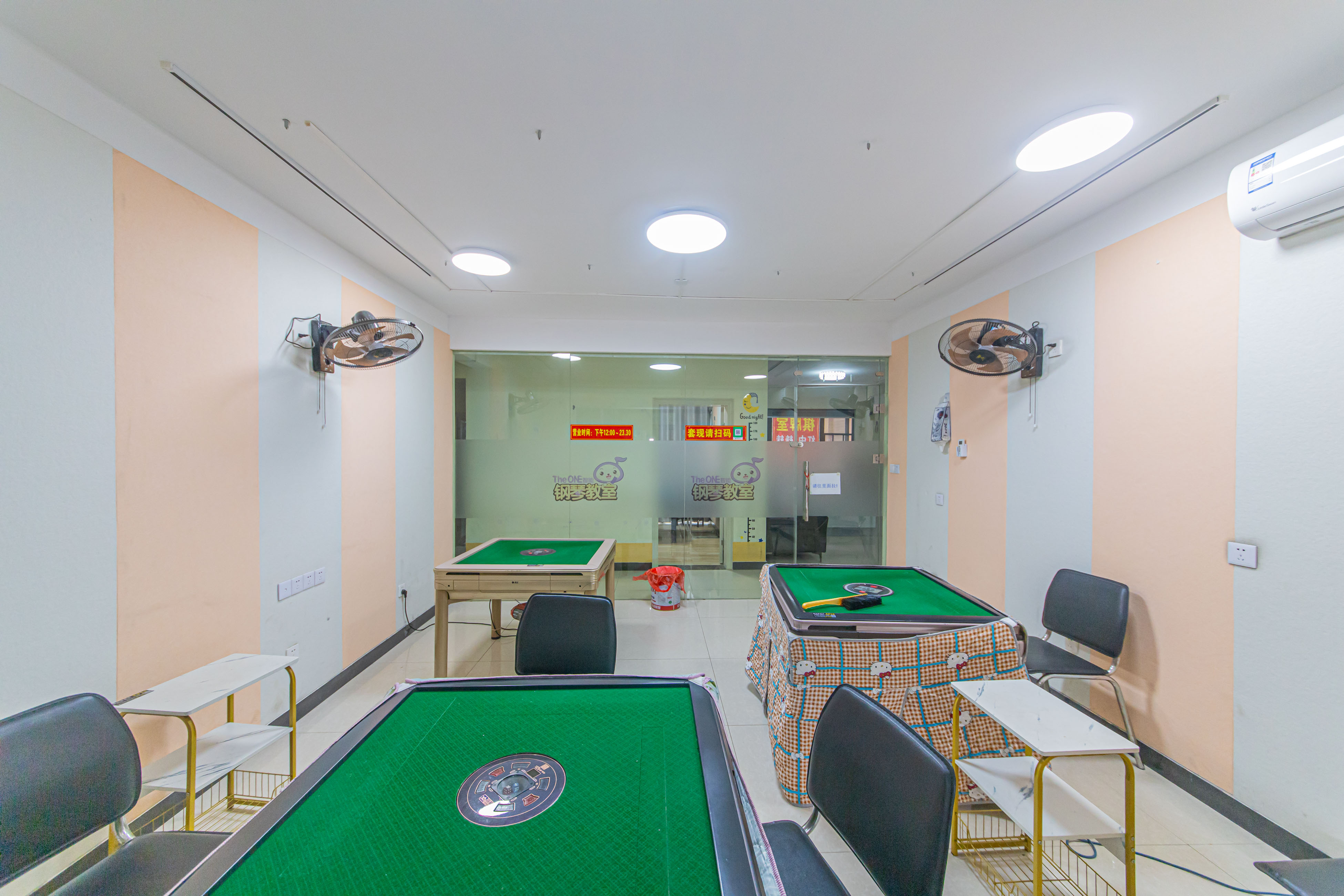 鑫远和城(一、二期) 4室2厅2卫 125.0万 鑫远和城(一、二期) 4室2厅2卫 125.0万客厅