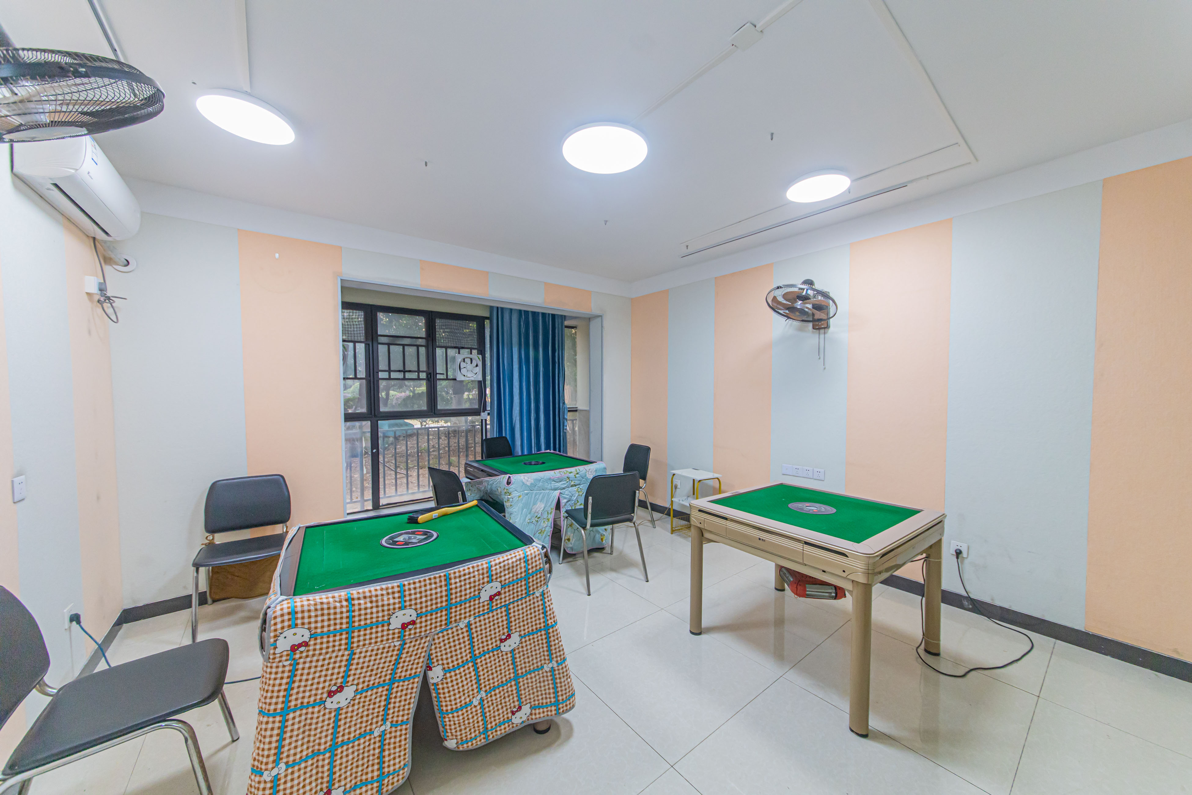 鑫远和城(一、二期) 4室2厅2卫 125.0万 鑫远和城(一、二期) 4室2厅2卫 125.0万客厅