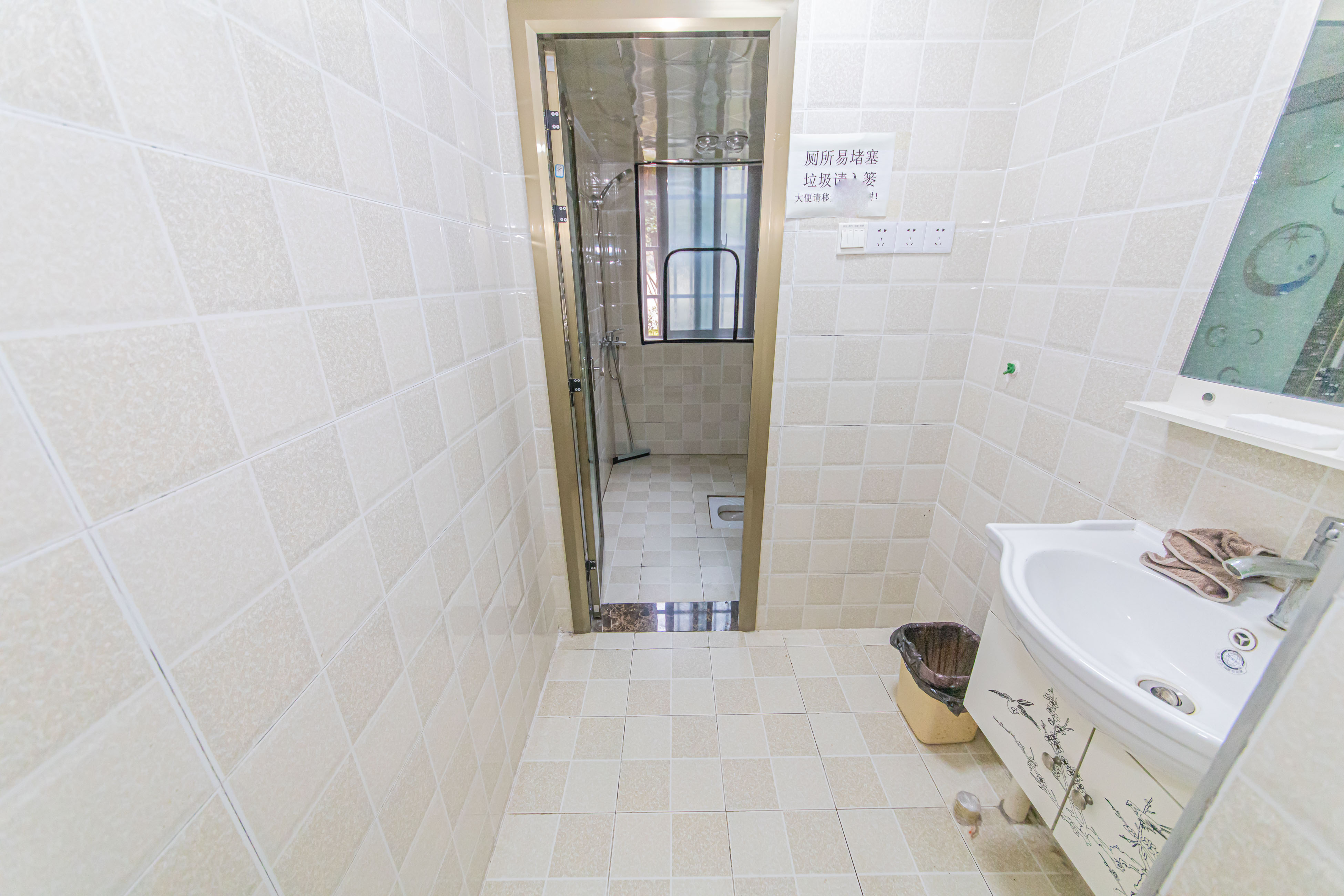 鑫远和城(一、二期) 4室2厅2卫 125.0万 鑫远和城(一、二期) 4室2厅2卫 125.0万卫生间