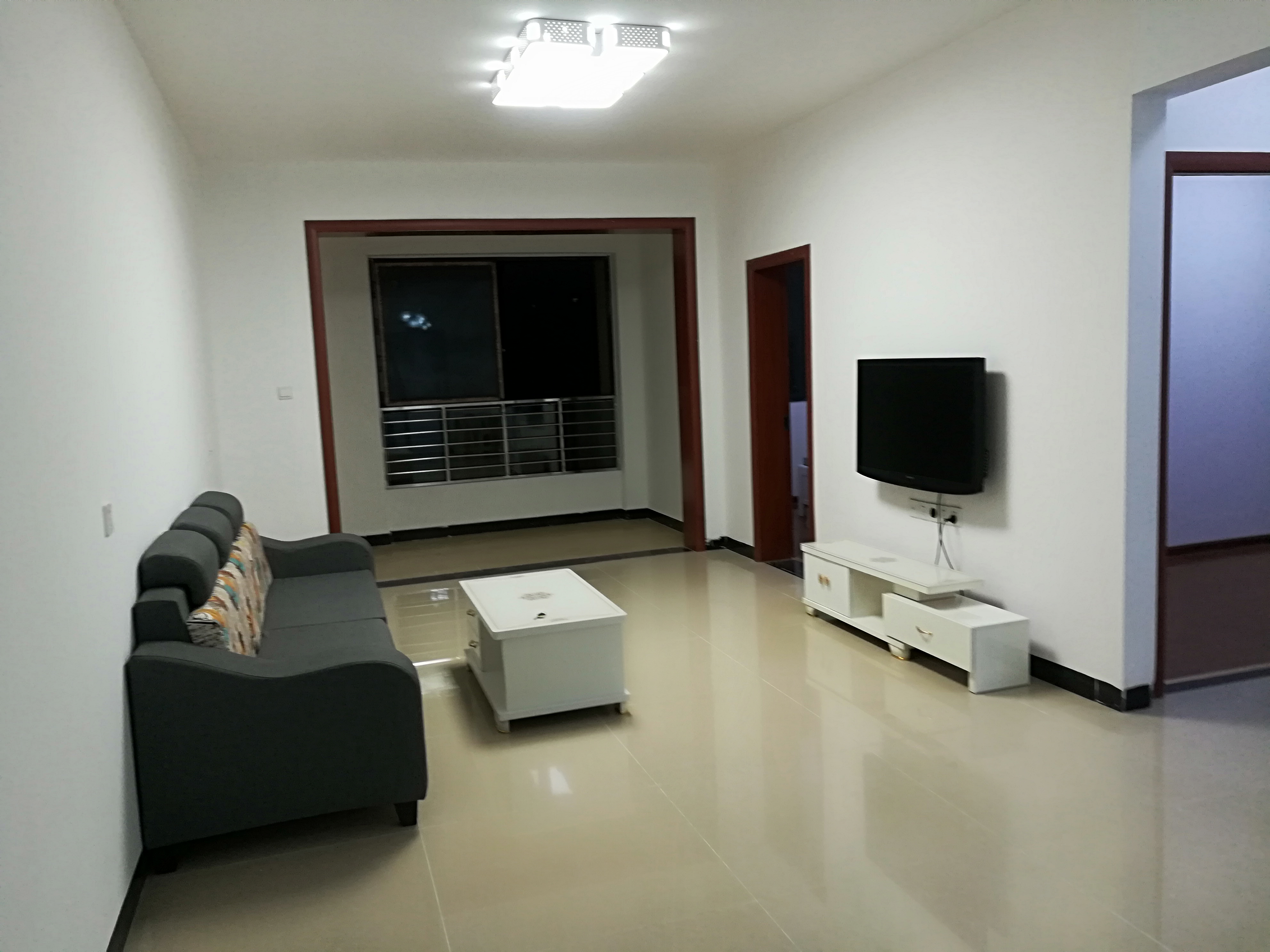 长房半岛蓝湾(观山月) 3室2厅1卫 2100.0元/月 长房半岛蓝湾(观山月) 3室2厅1卫 2100.0元/月室内图