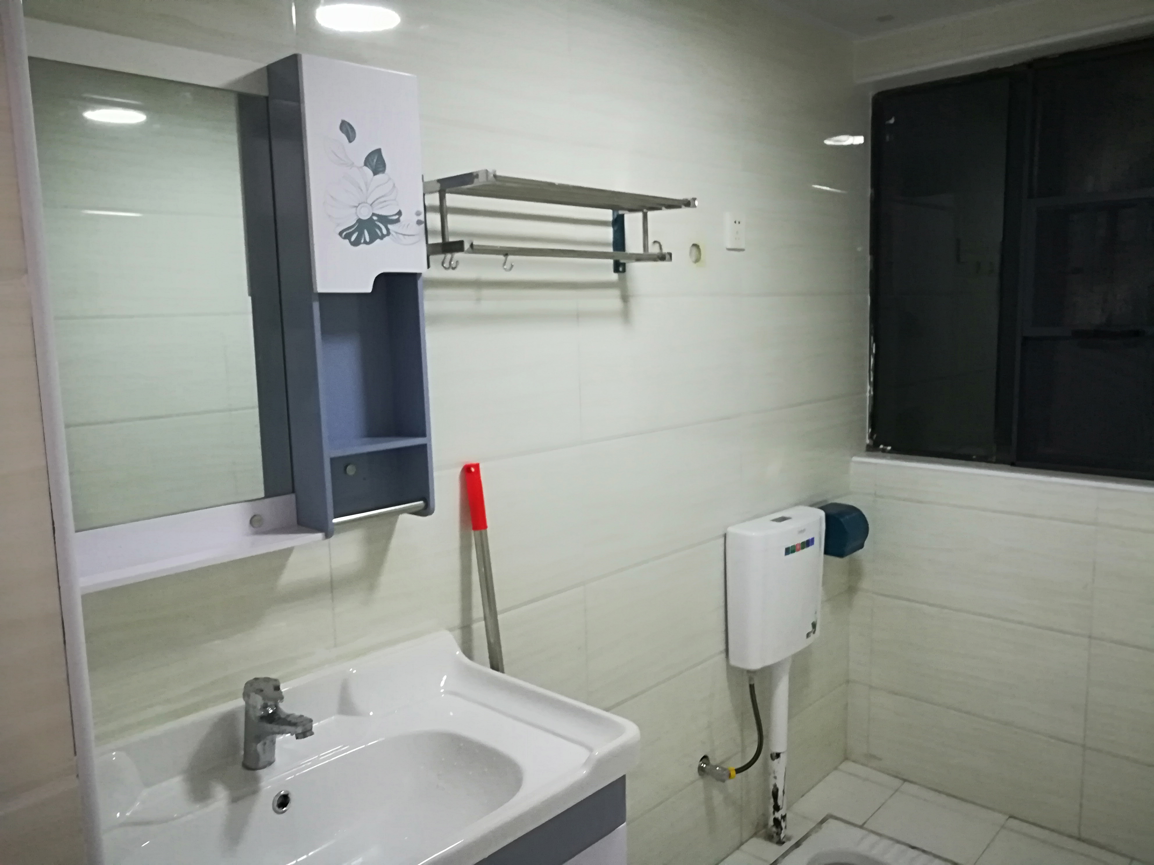 长房半岛蓝湾(观山月) 3室2厅1卫 2100.0元/月 长房半岛蓝湾(观山月) 3室2厅1卫 2100.0元/月室内图