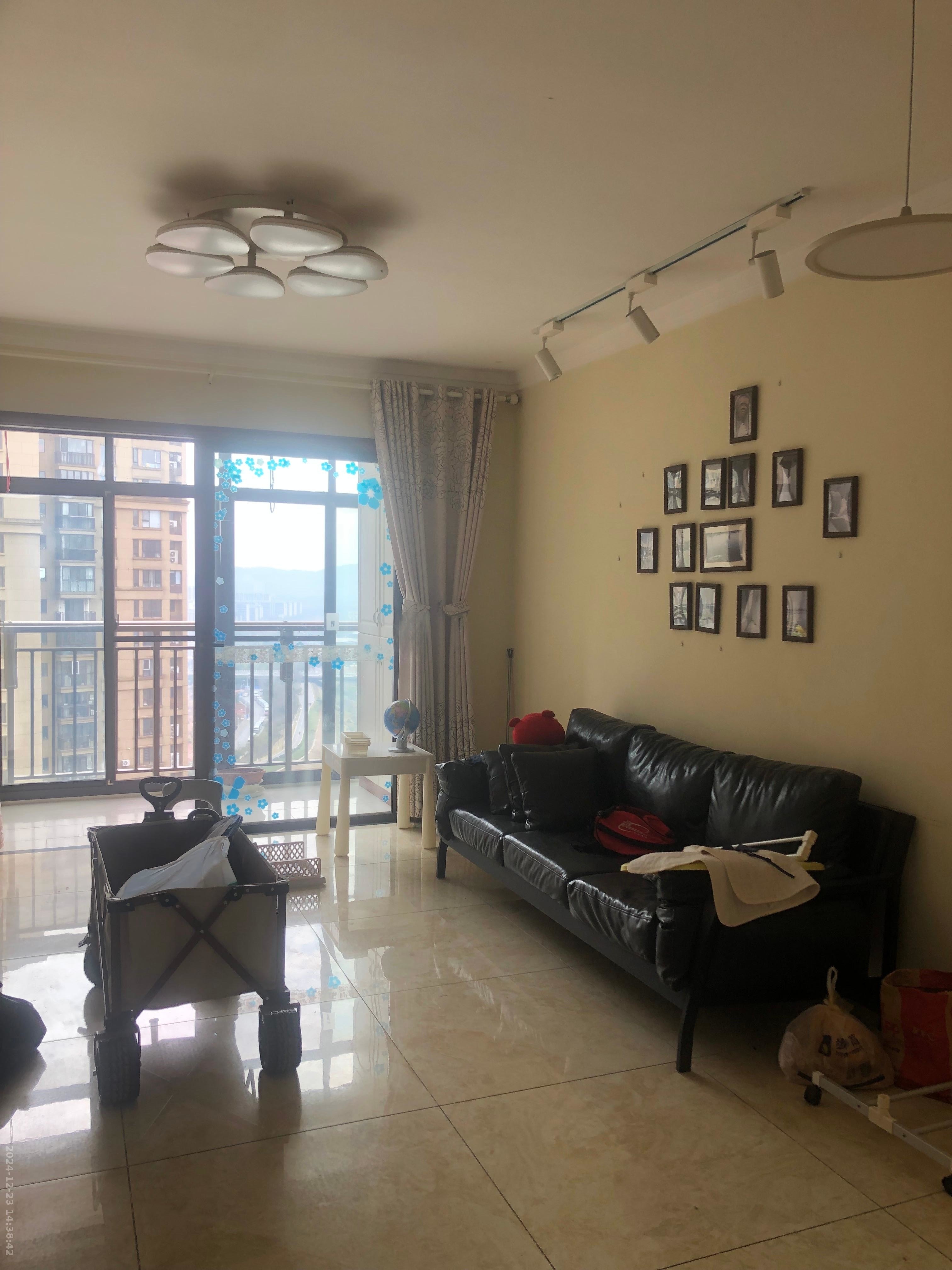 华润橡树湾 2室2厅1卫 2300.0元/月 华润橡树湾 2室2厅1卫 2300.0元/月室内图