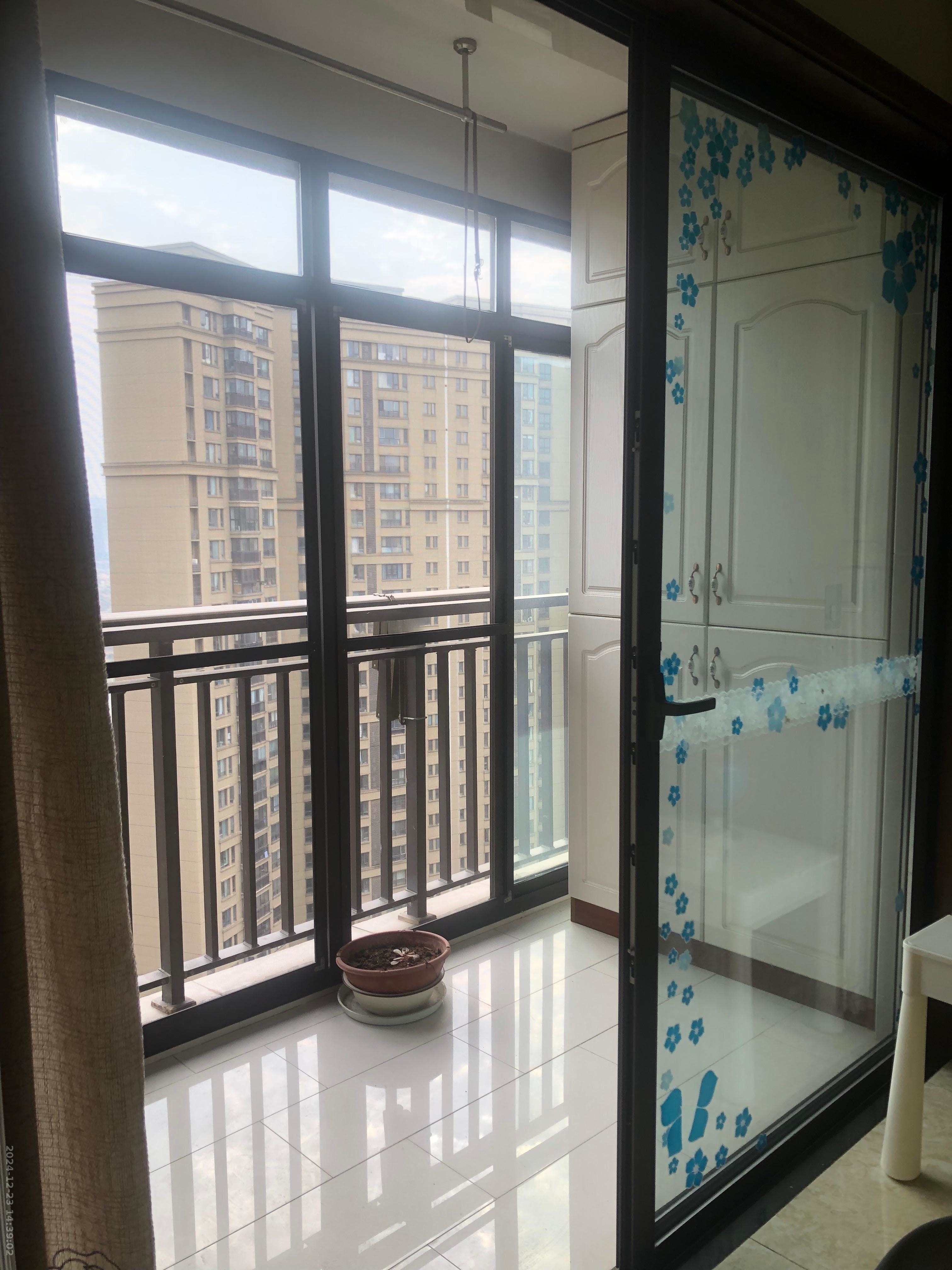 华润橡树湾 2室2厅1卫 2300.0元/月 华润橡树湾 2室2厅1卫 2300.0元/月室内图