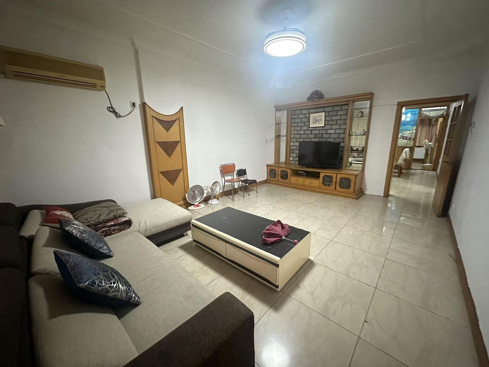 七一路散盘  3室2厅1卫    1300.0元/月 七一路散盘  3室2厅1卫    1300.0元/月室内图