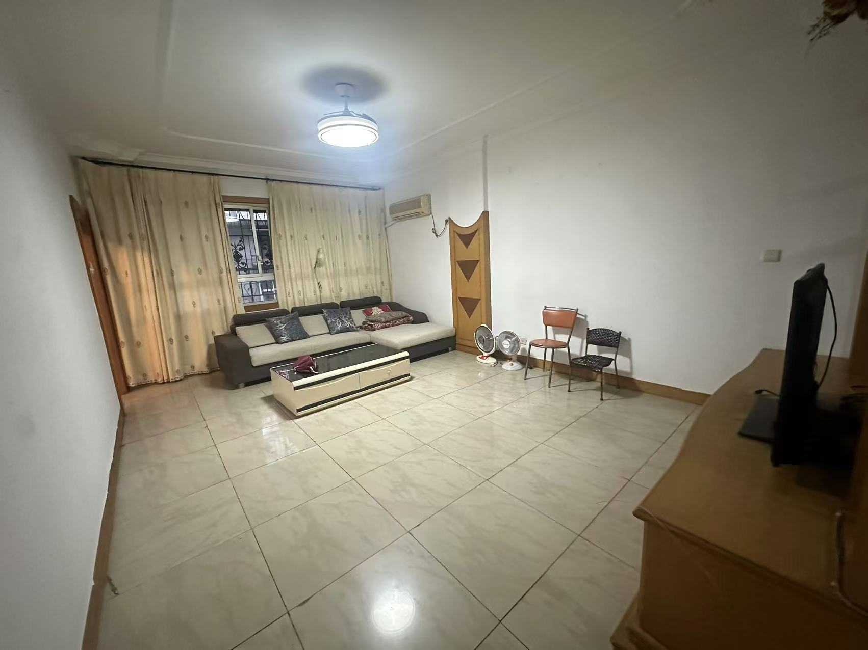 七一路散盘  3室2厅1卫    1300.0元/月 七一路散盘  3室2厅1卫    1300.0元/月室内图