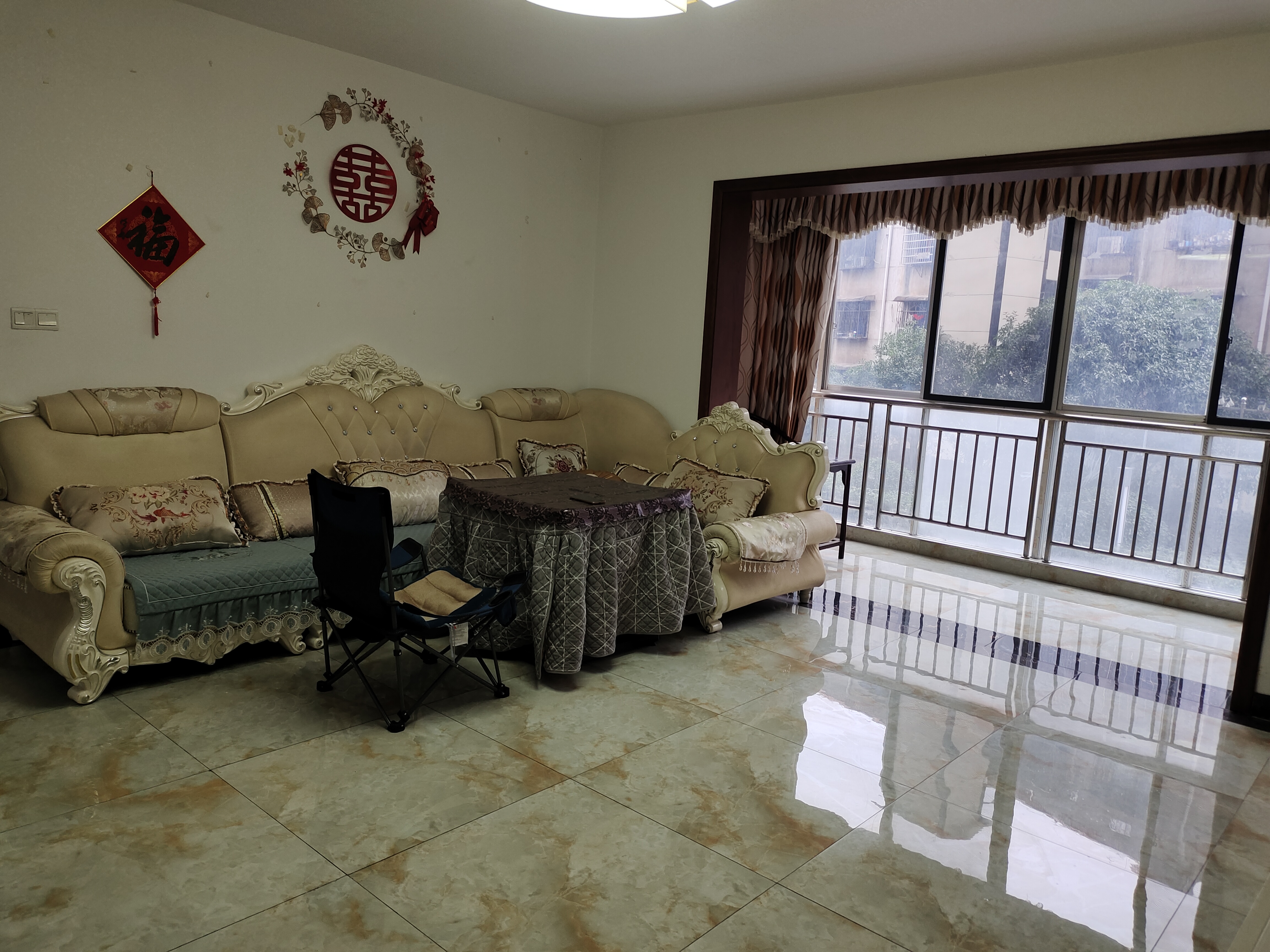 融和园 5室2厅2卫 108.0万 融和园 5室2厅2卫 108.0万客厅