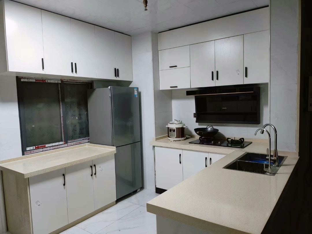 六福大厦  3室1厅2卫    43.8万 六福大厦  3室1厅2卫    43.8万客厅