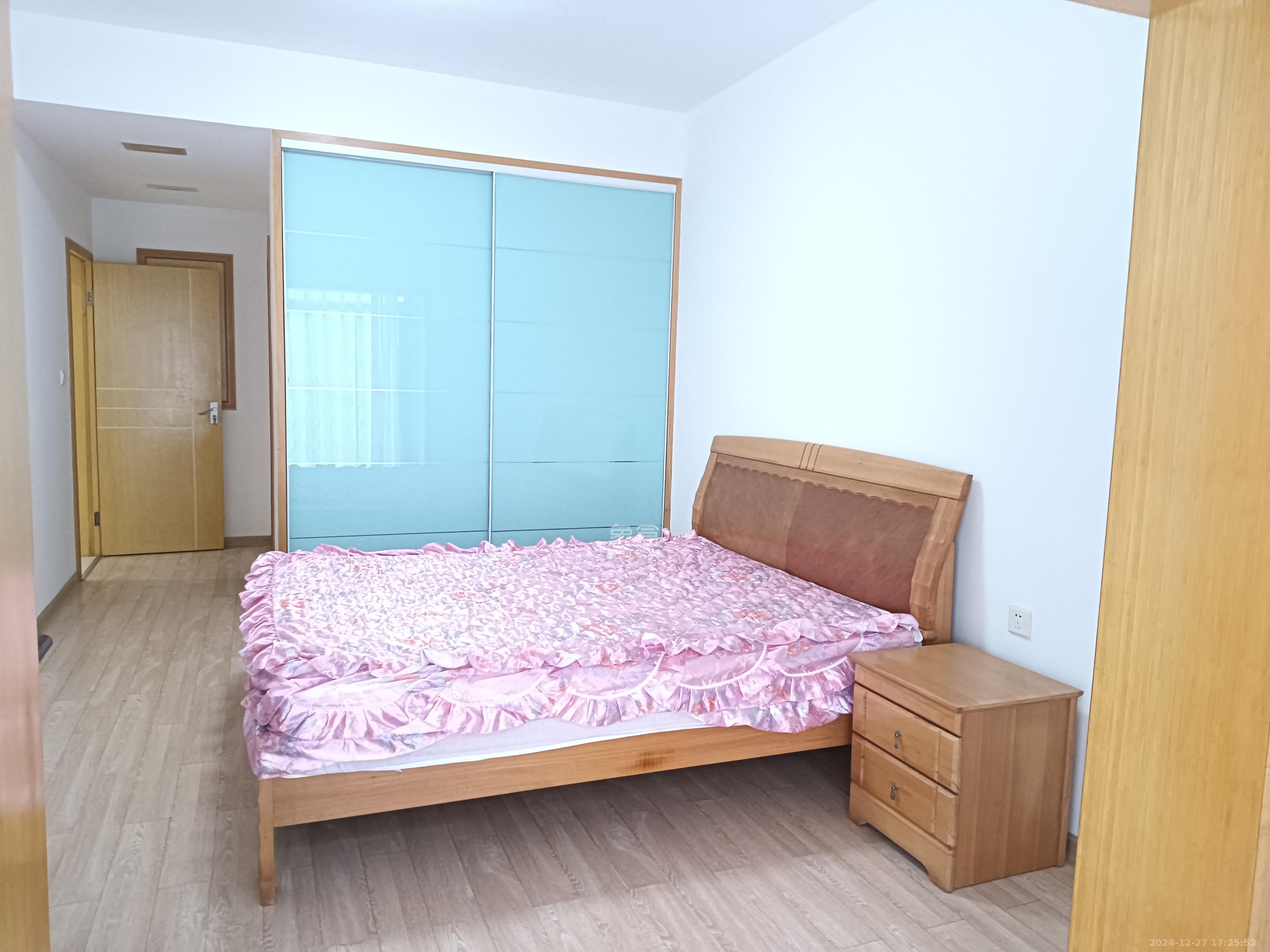 金桂北路西侧散盘  1室1厅1卫    900.0元/月 金桂北路西侧散盘  1室1厅1卫    900.0元/月室内图