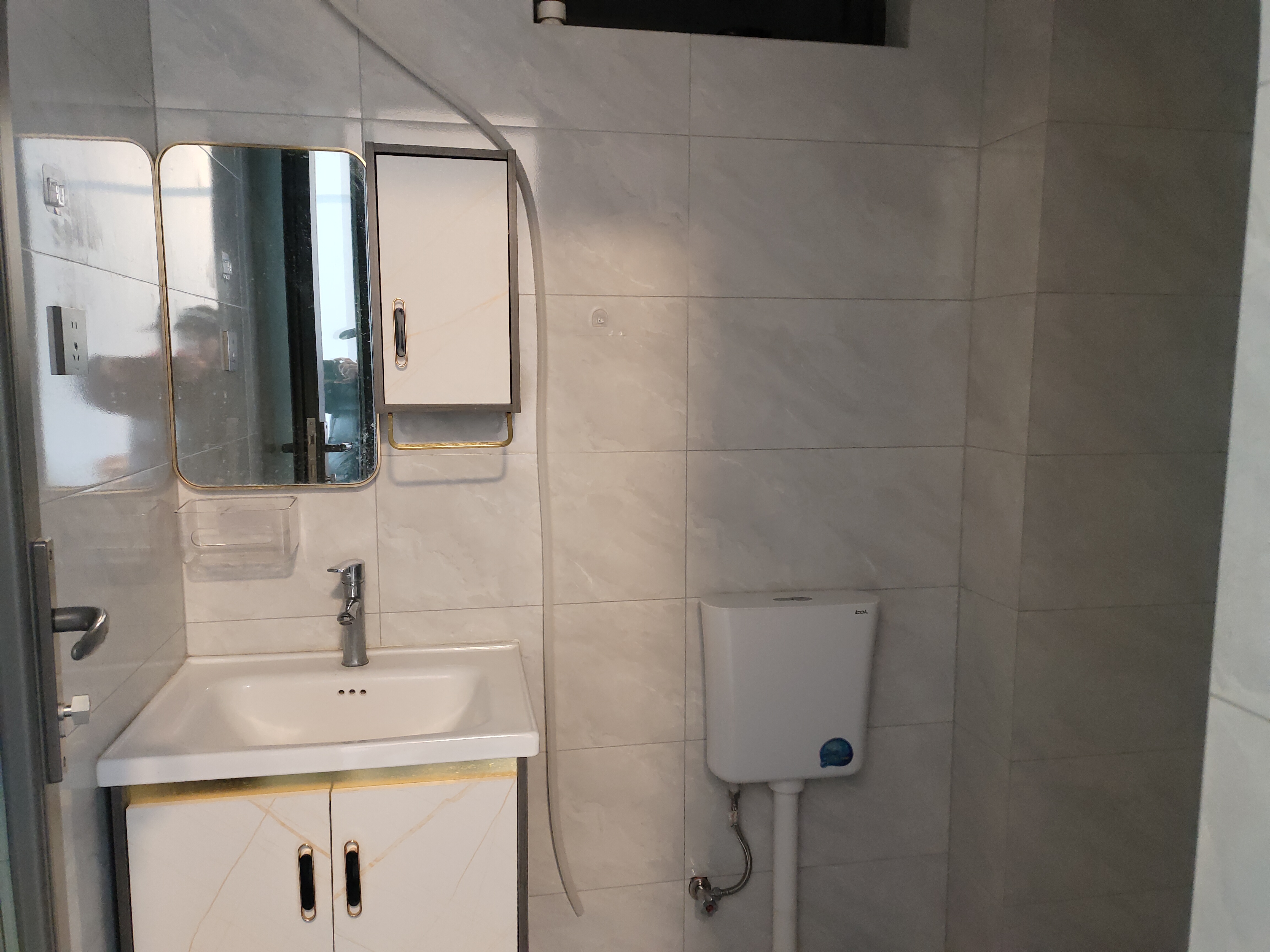 芷兰公馆西区 1室1厅1卫 1600.0元/月 芷兰公馆西区 1室1厅1卫 1600.0元/月室内图